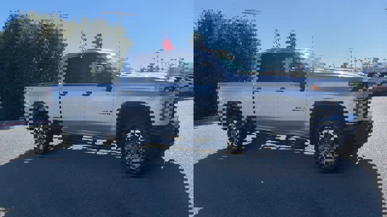 2023 Chevrolet Silverado 2500HD Custom photo 2