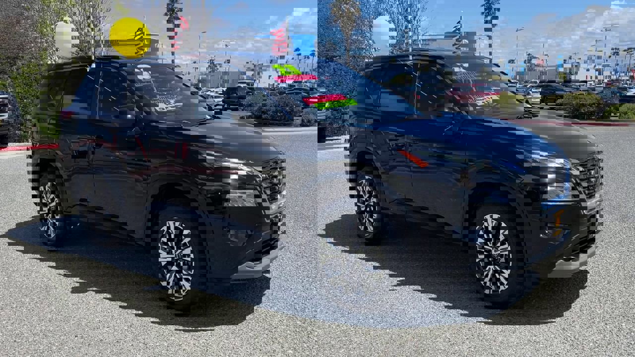 2023 Nissan Rogue SV photo 2