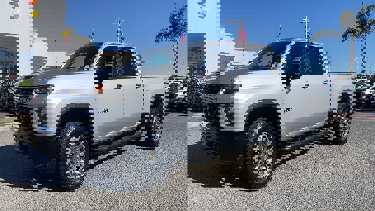 2023 Chevrolet Silverado 2500HD Custom photo 4