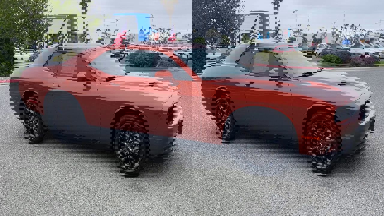 2023 Dodge Challenger SXT photo 2