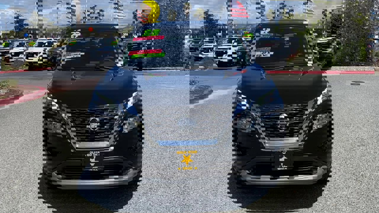 2023 Nissan Rogue SV photo 3