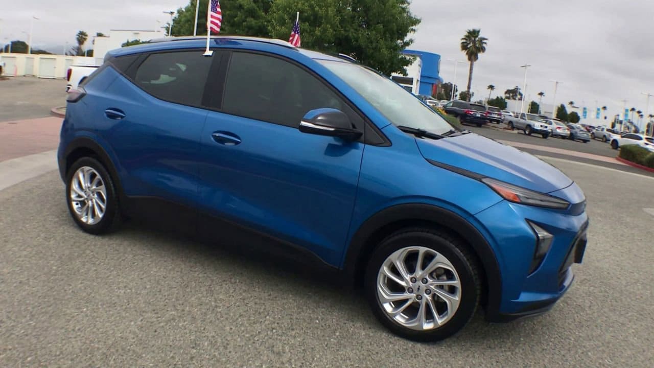 Used 2022 Chevrolet Bolt EUV LT with VIN 1G1FY6S01N4109370 for sale in Salinas, CA