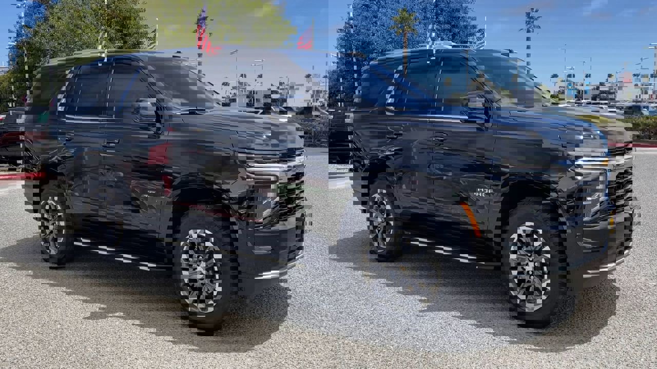 2025 Chevrolet Tahoe LS photo 2