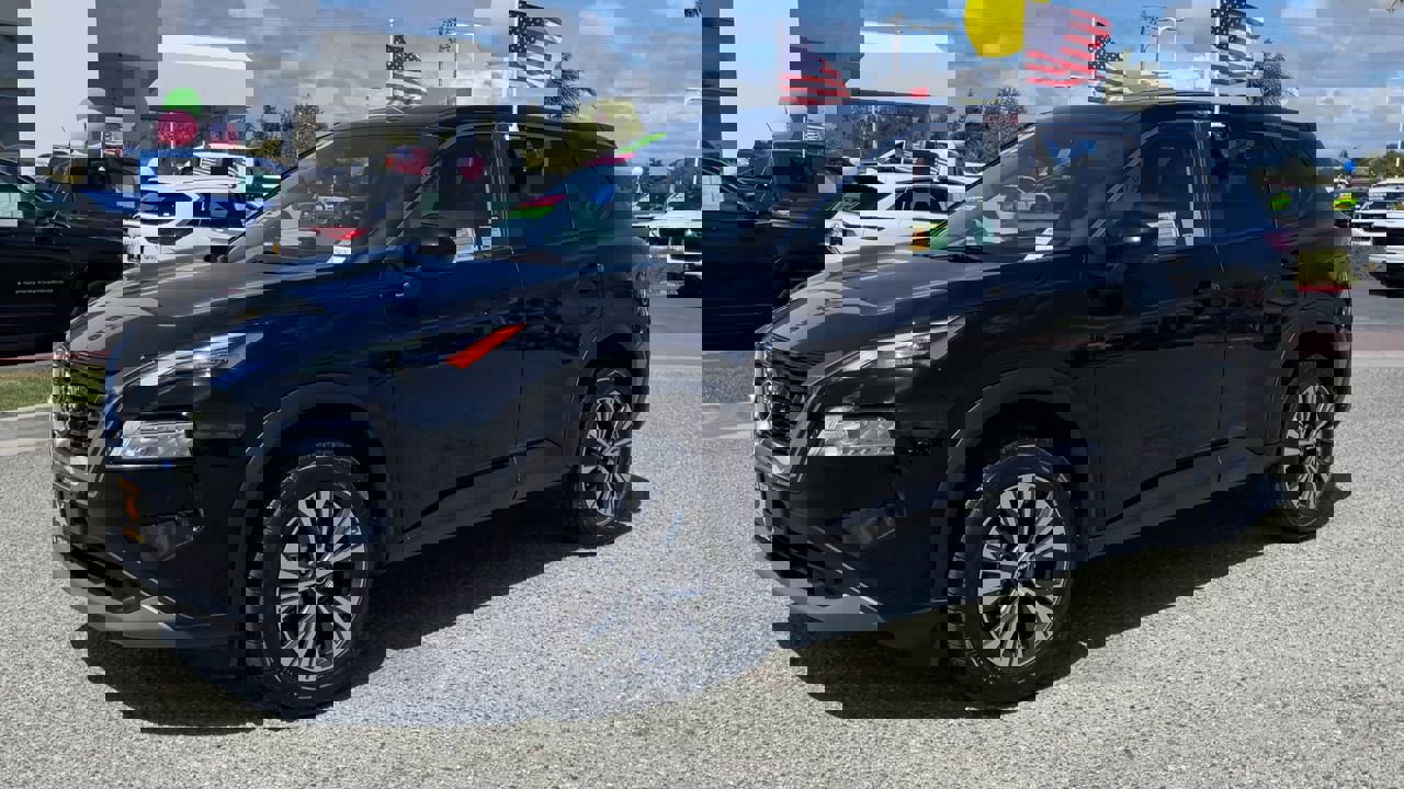 2023 Nissan Rogue SV photo 4