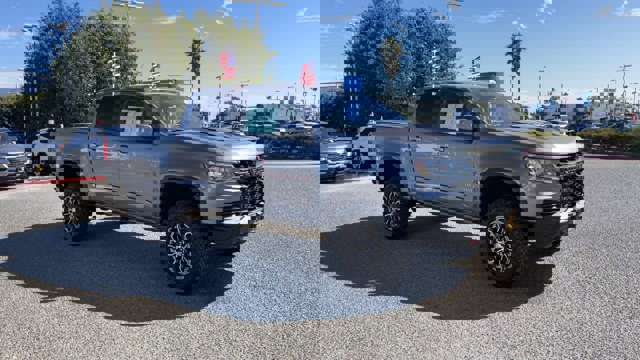 2022 Chevrolet Colorado ZR2 photo 2