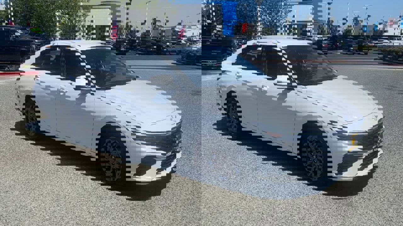KMHLM4DG5RU685548