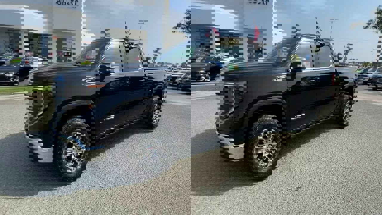 2023 Gmc Sierra SLE photo 3