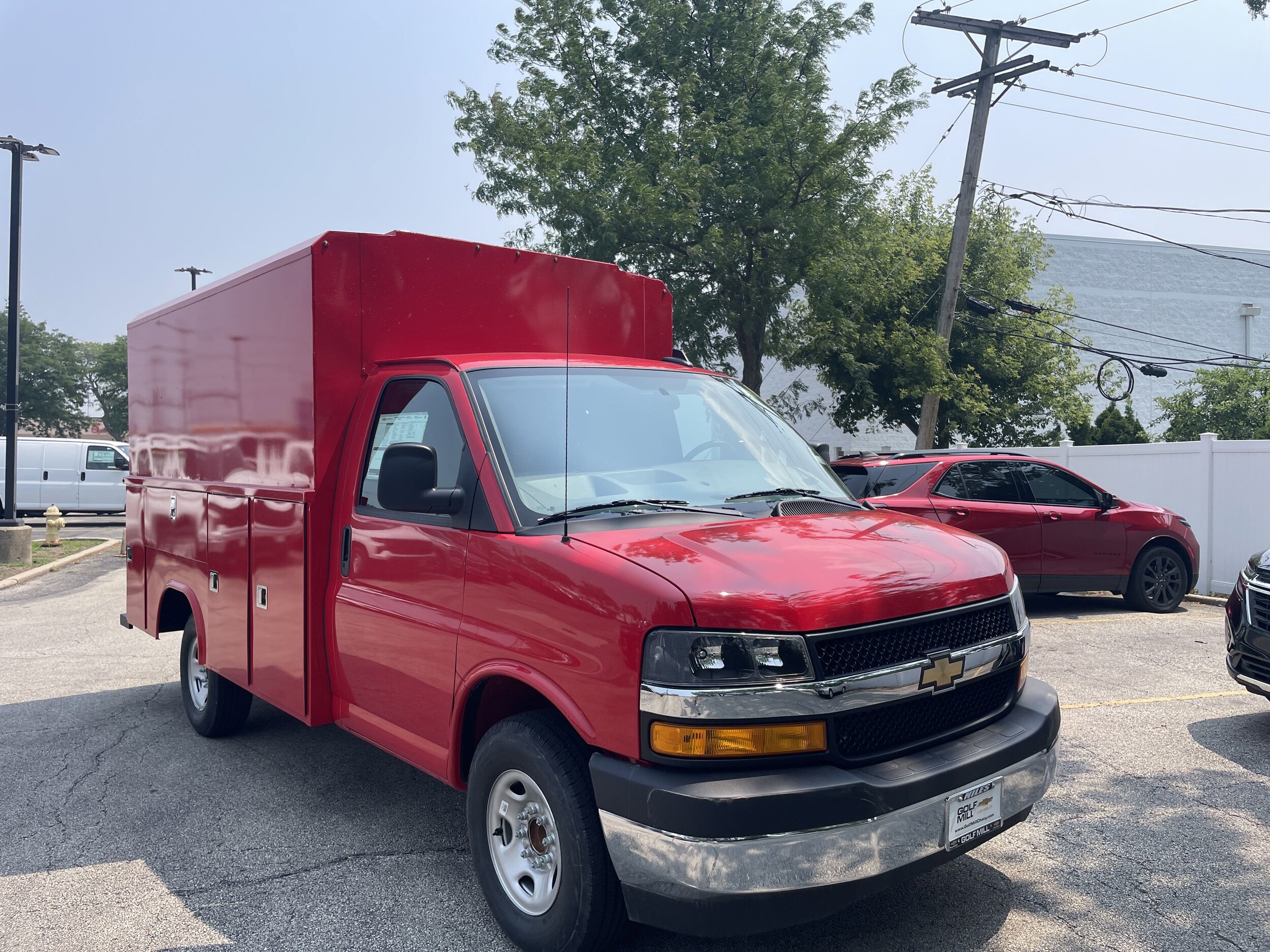 2025 Chevrolet Express 3500 Cutaway Van photo 4