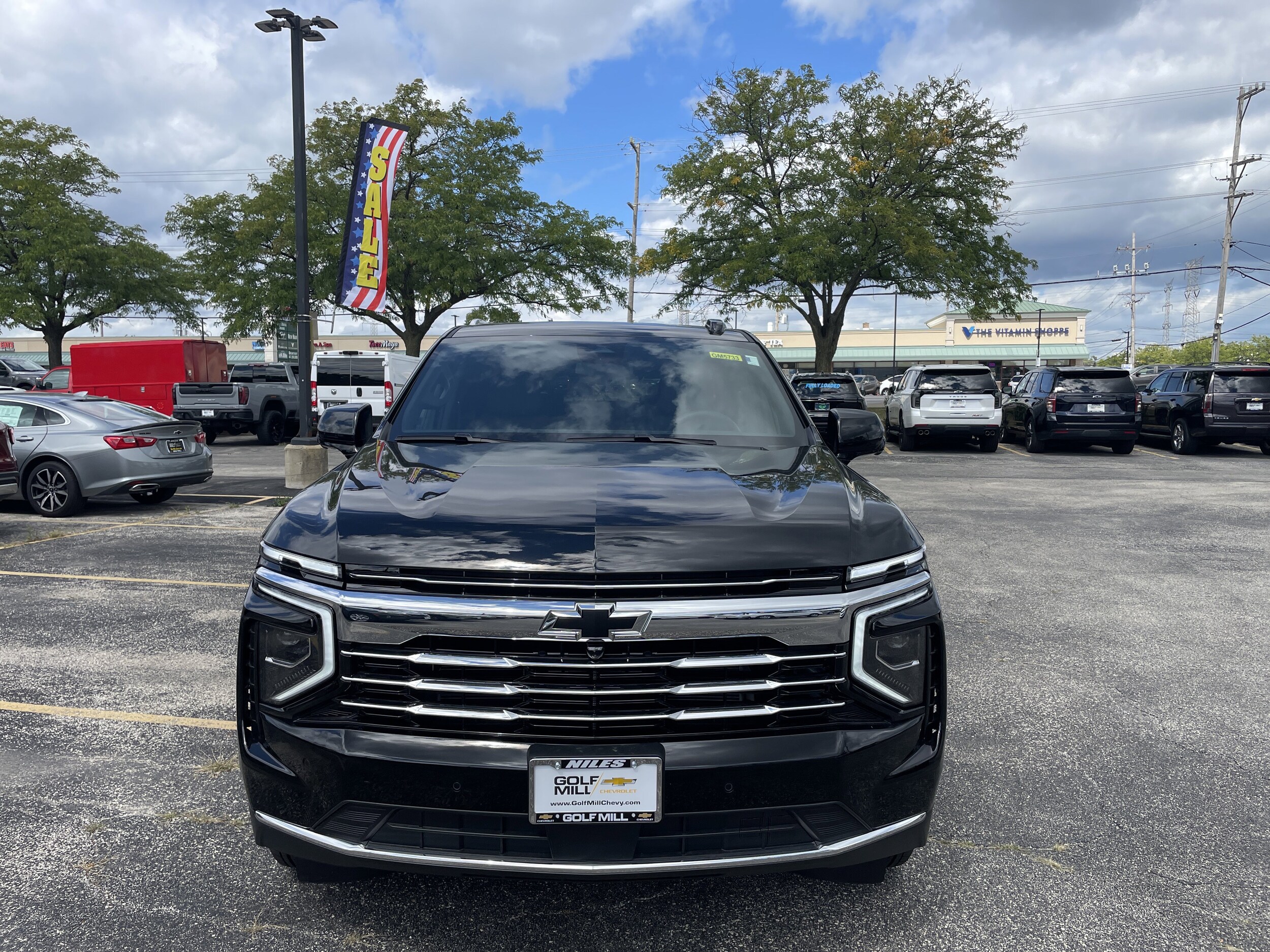 2025 Chevrolet Tahoe LT photo 2