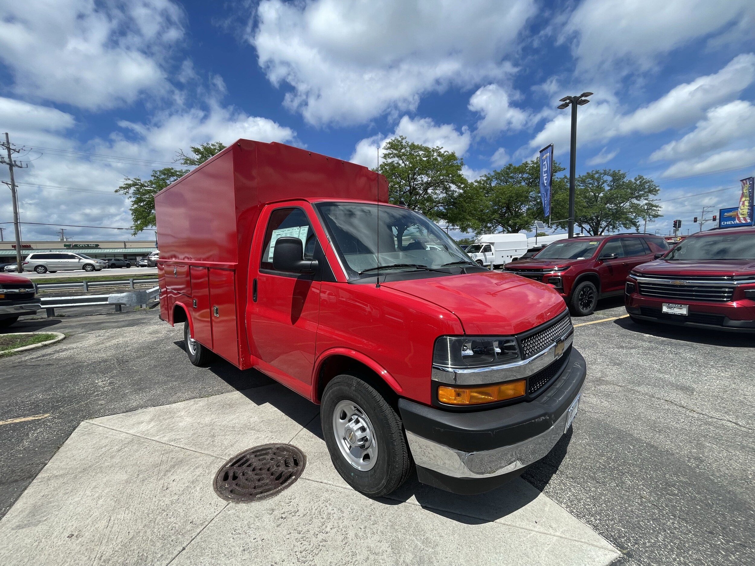 2025 Chevrolet Express 3500 Cutaway Van photo 3