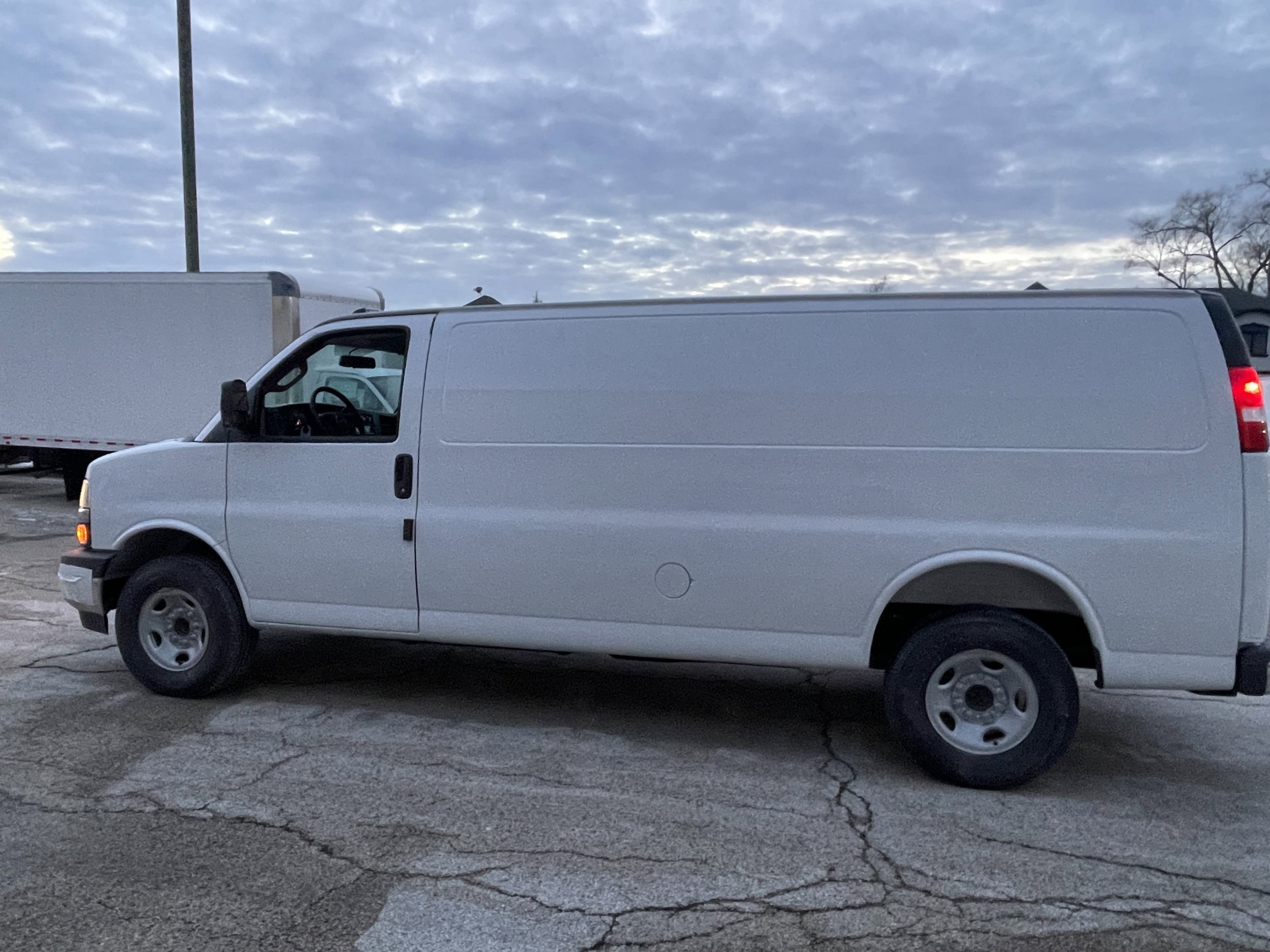 2025 Chevrolet Express Cargo Work Van - Photo 9