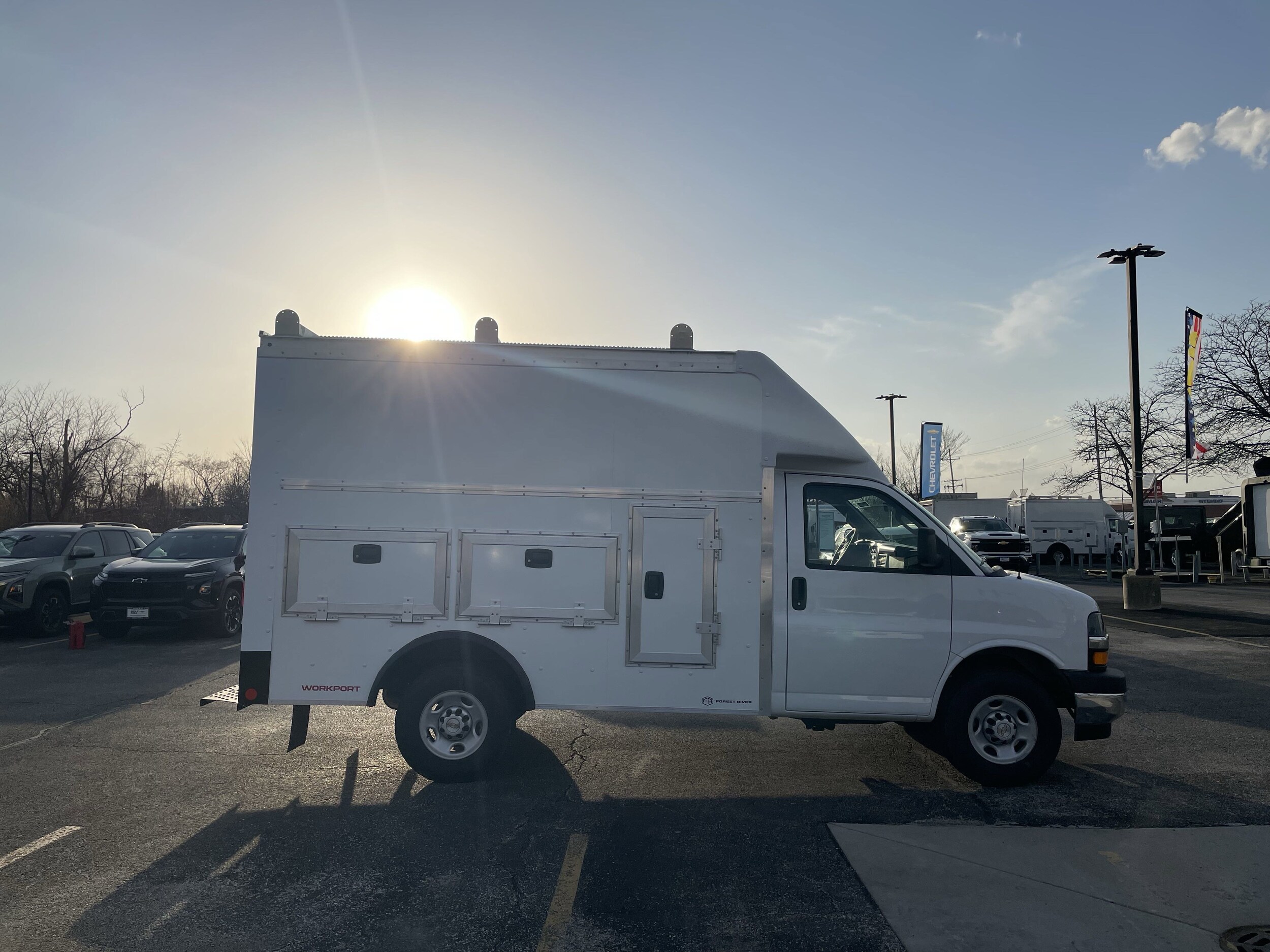 2025 Chevrolet Express 3500 Cutaway Van photo 4