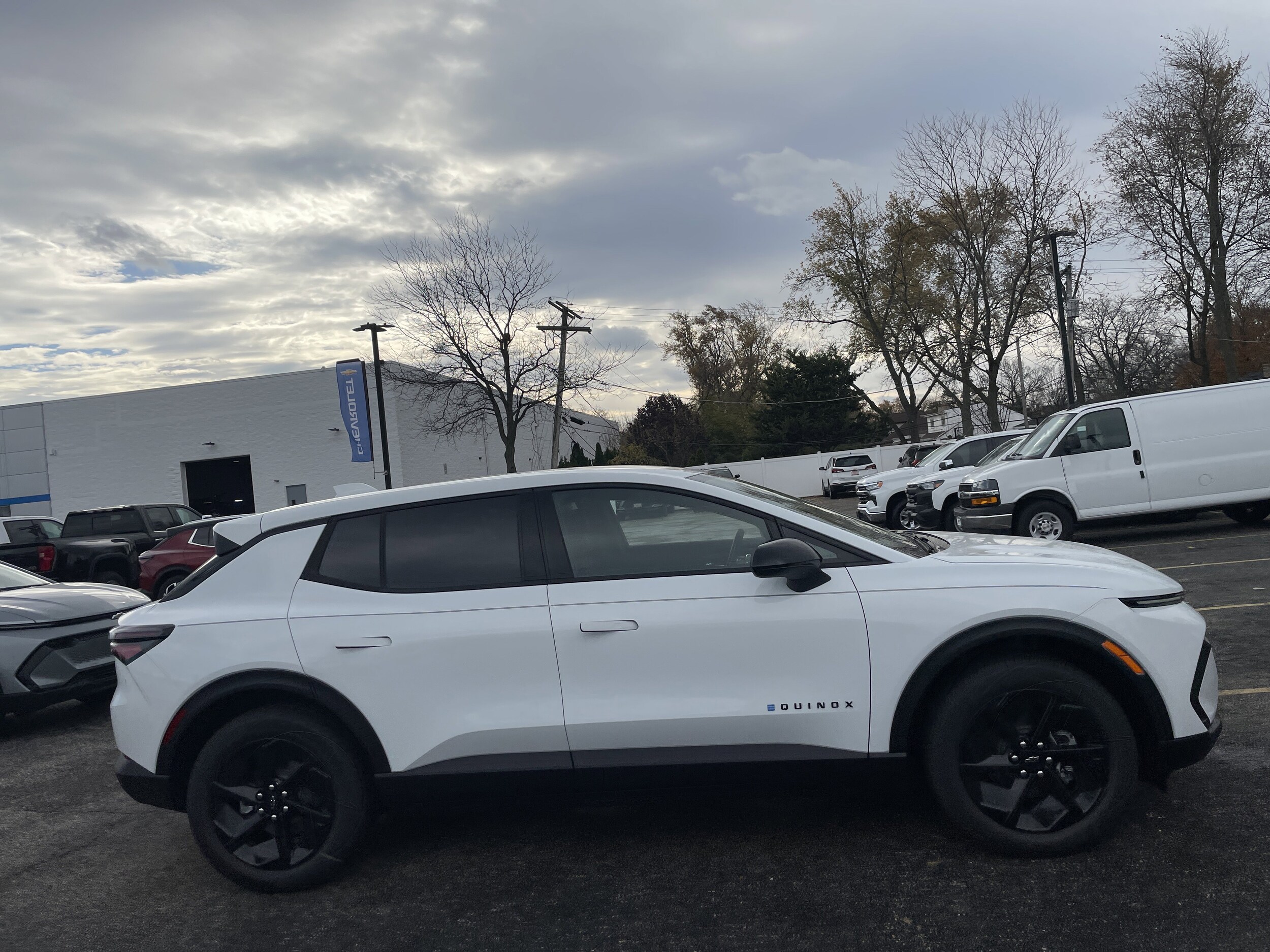 2026 Chevrolet Equinox EV 1LT photo 4