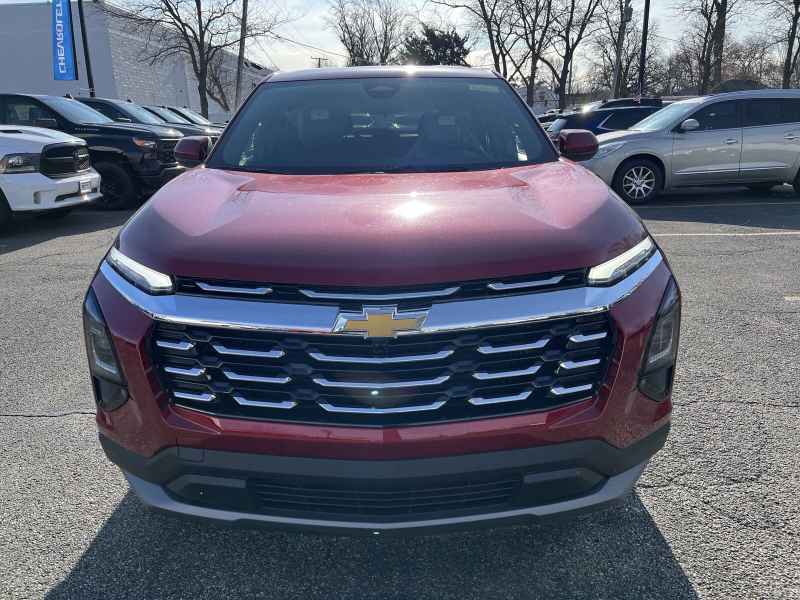 2025 Chevrolet Equinox LT photo 2