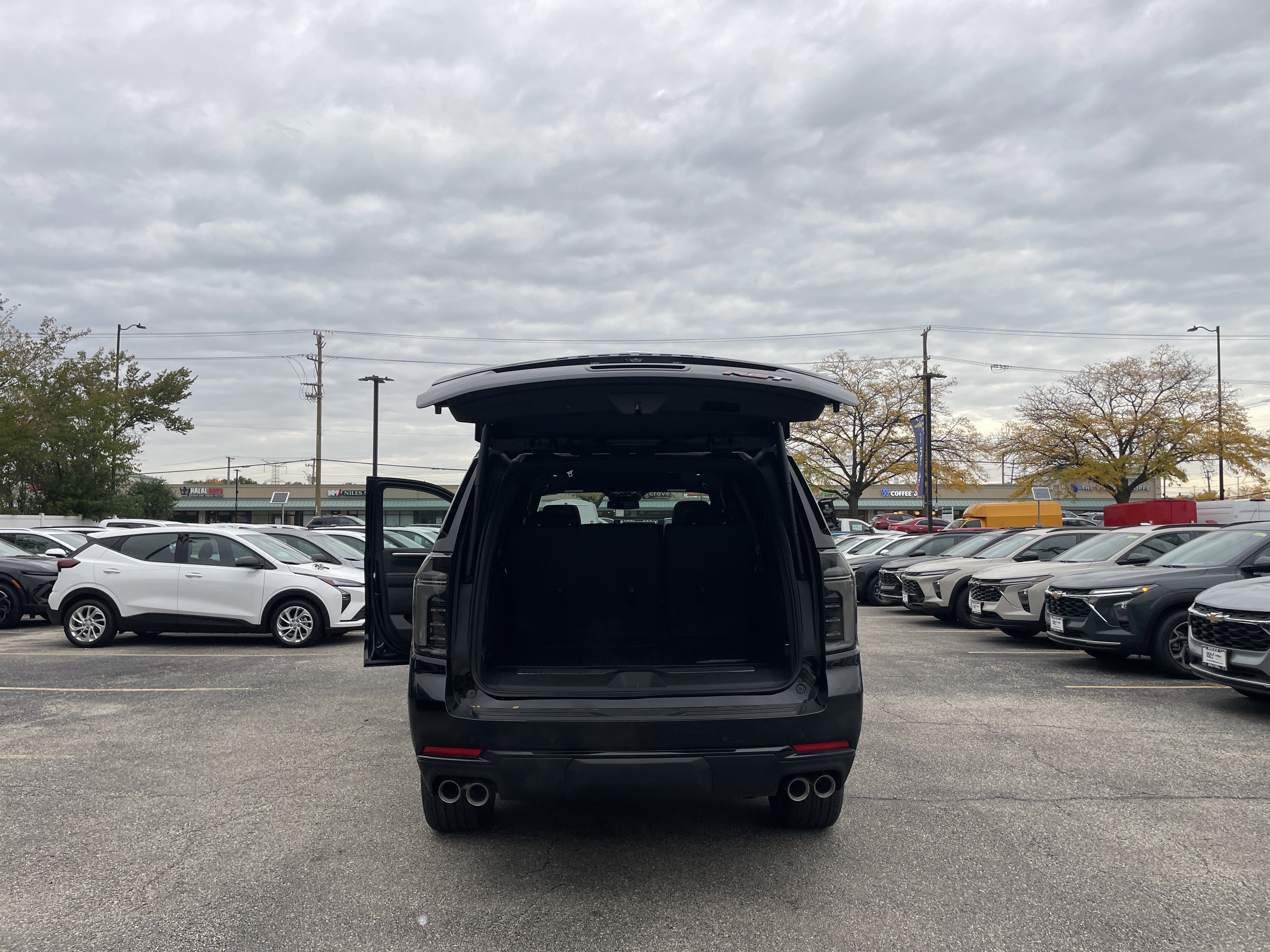 2027 Chevrolet Suburban RST - Photo 10