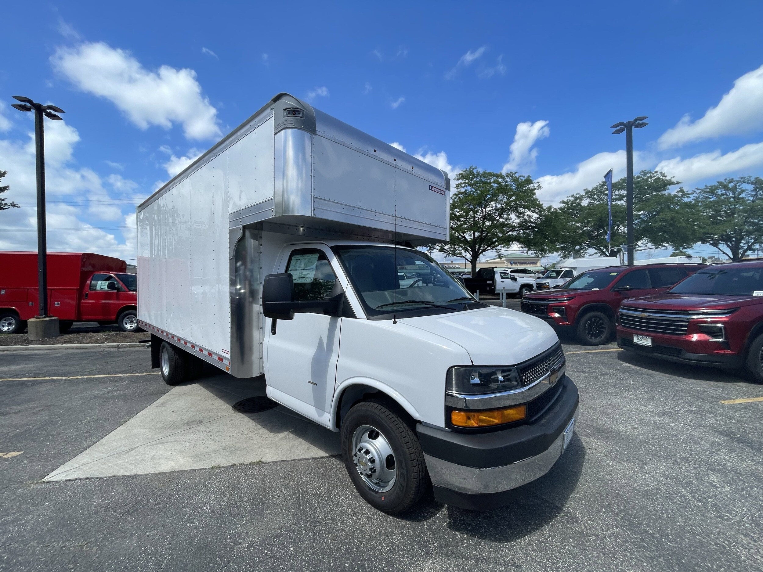 2025 Chevrolet Express 3500 Cutaway Van photo 3