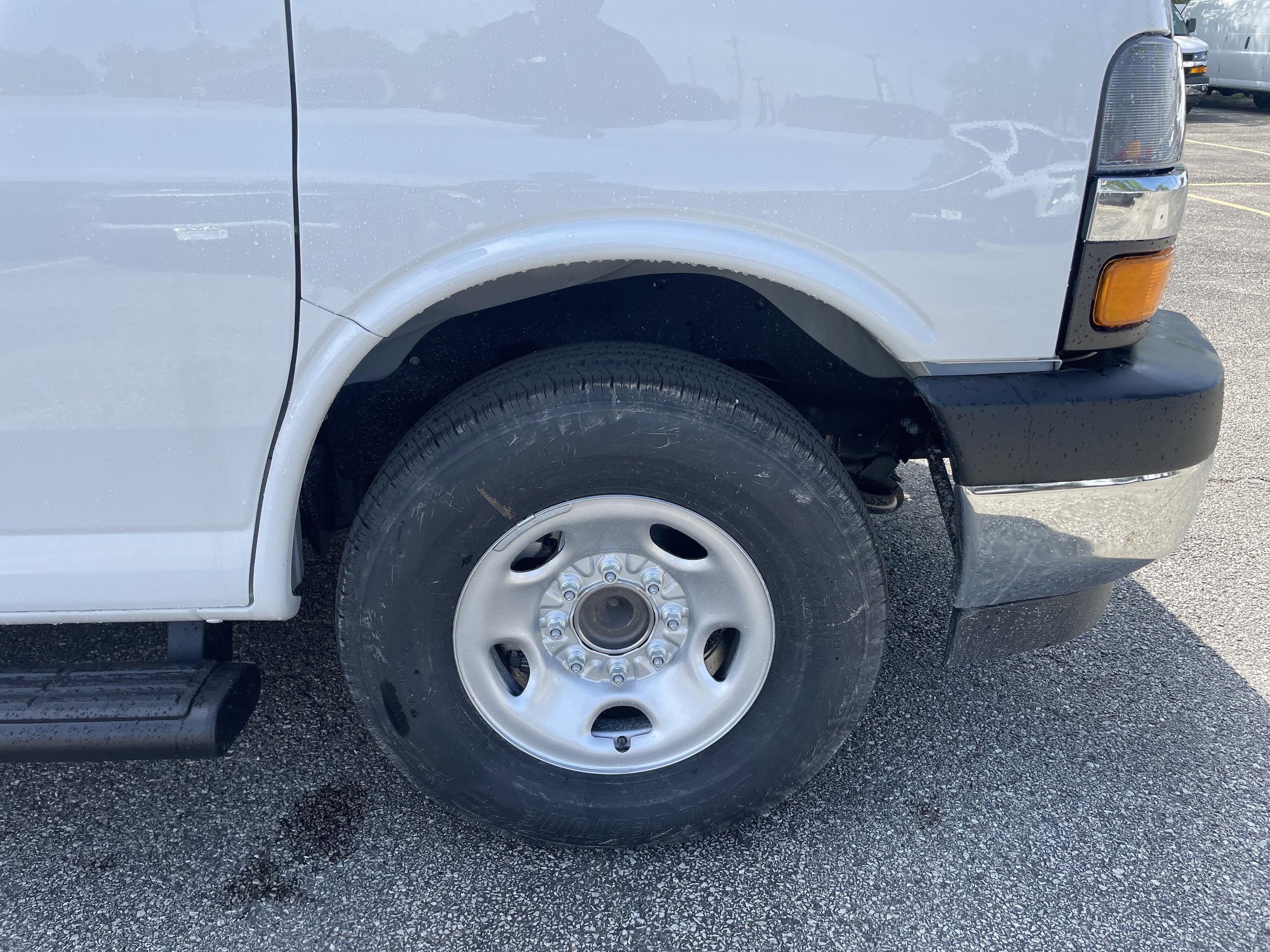 2026 Chevrolet Express Passenger LT - Photo 31