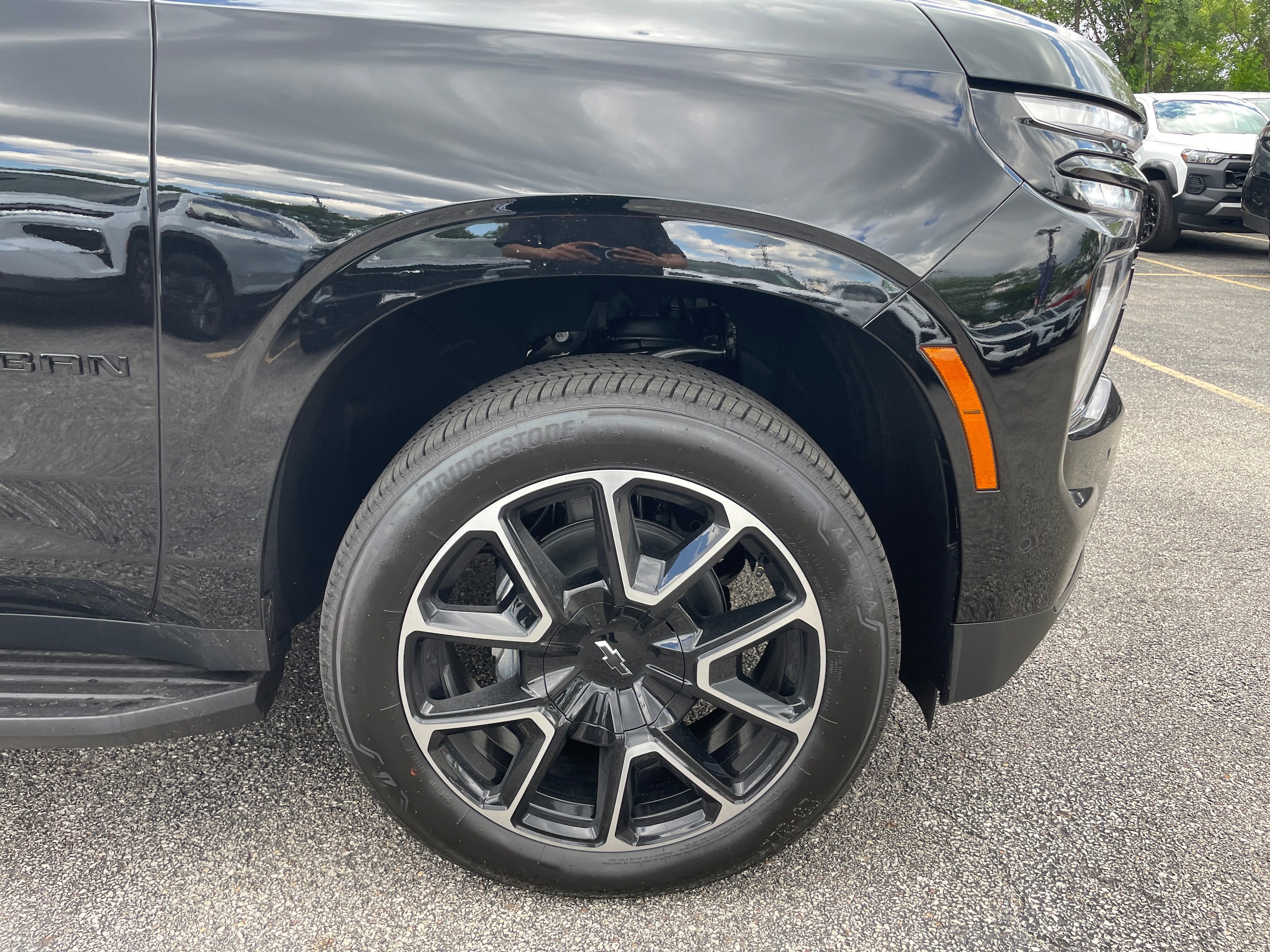 2026 Chevrolet Suburban RST - Photo 32