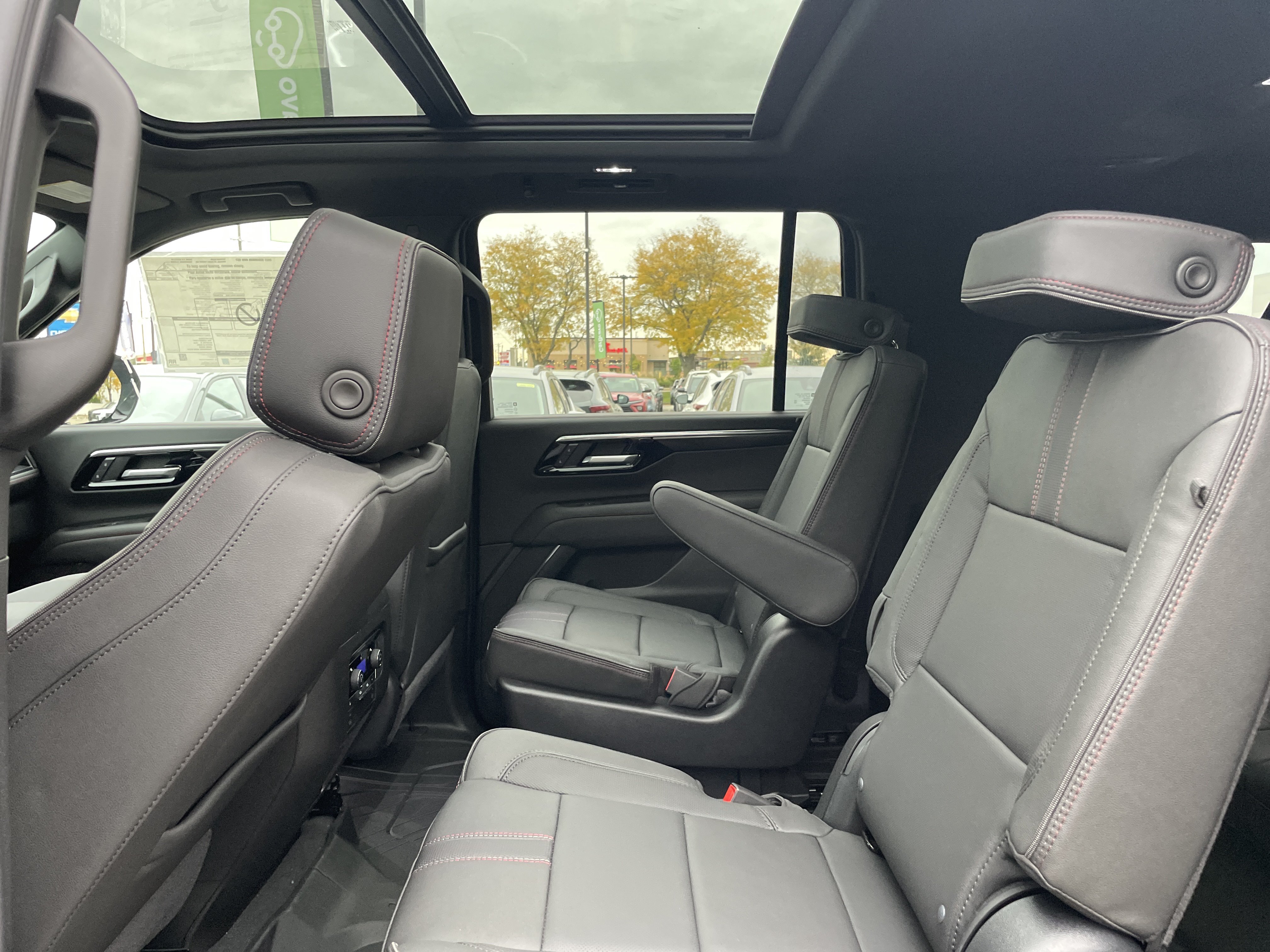 2027 Chevrolet Suburban RST - Photo 28