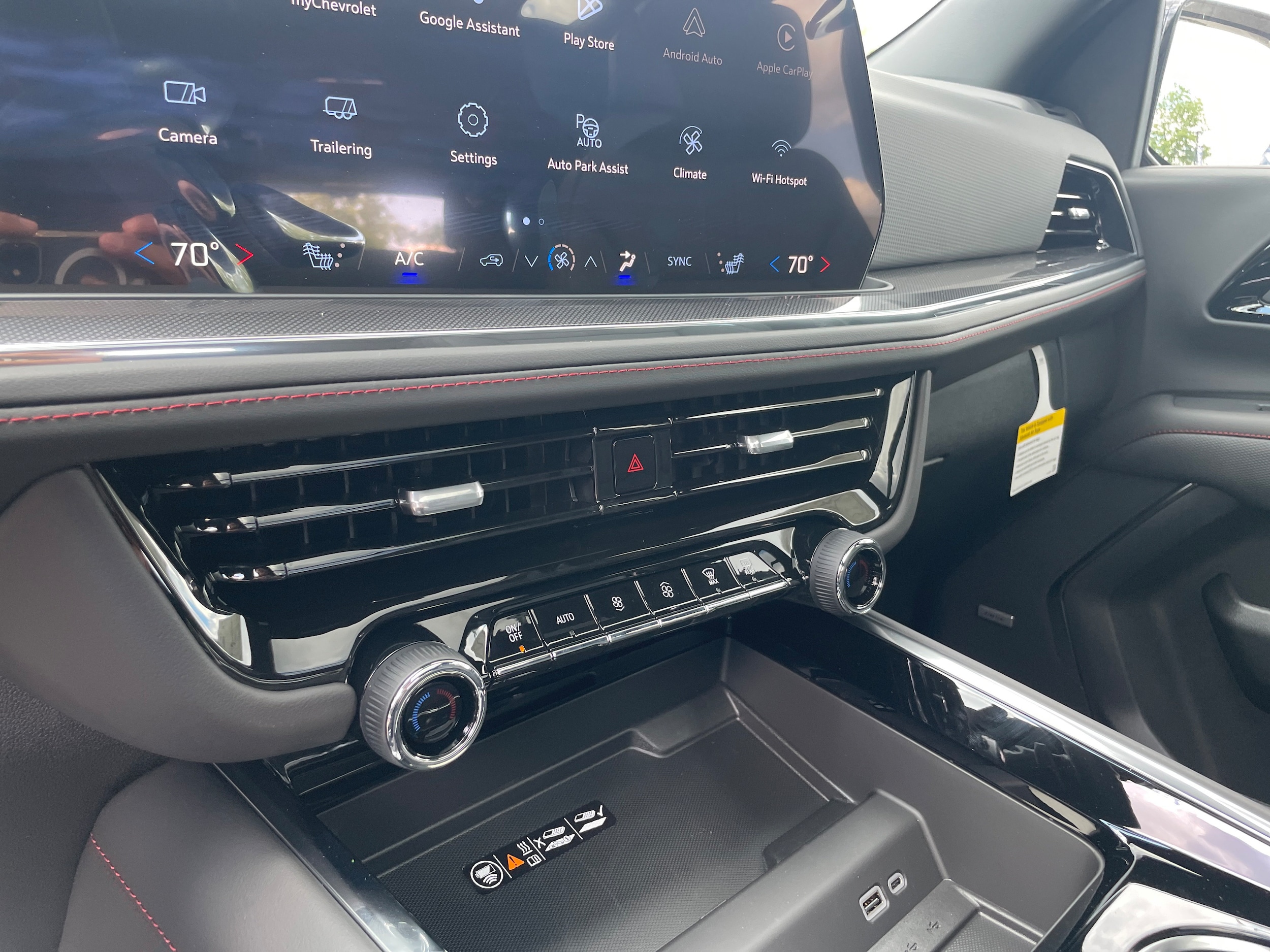 2026 Chevrolet Suburban RST - Photo 22