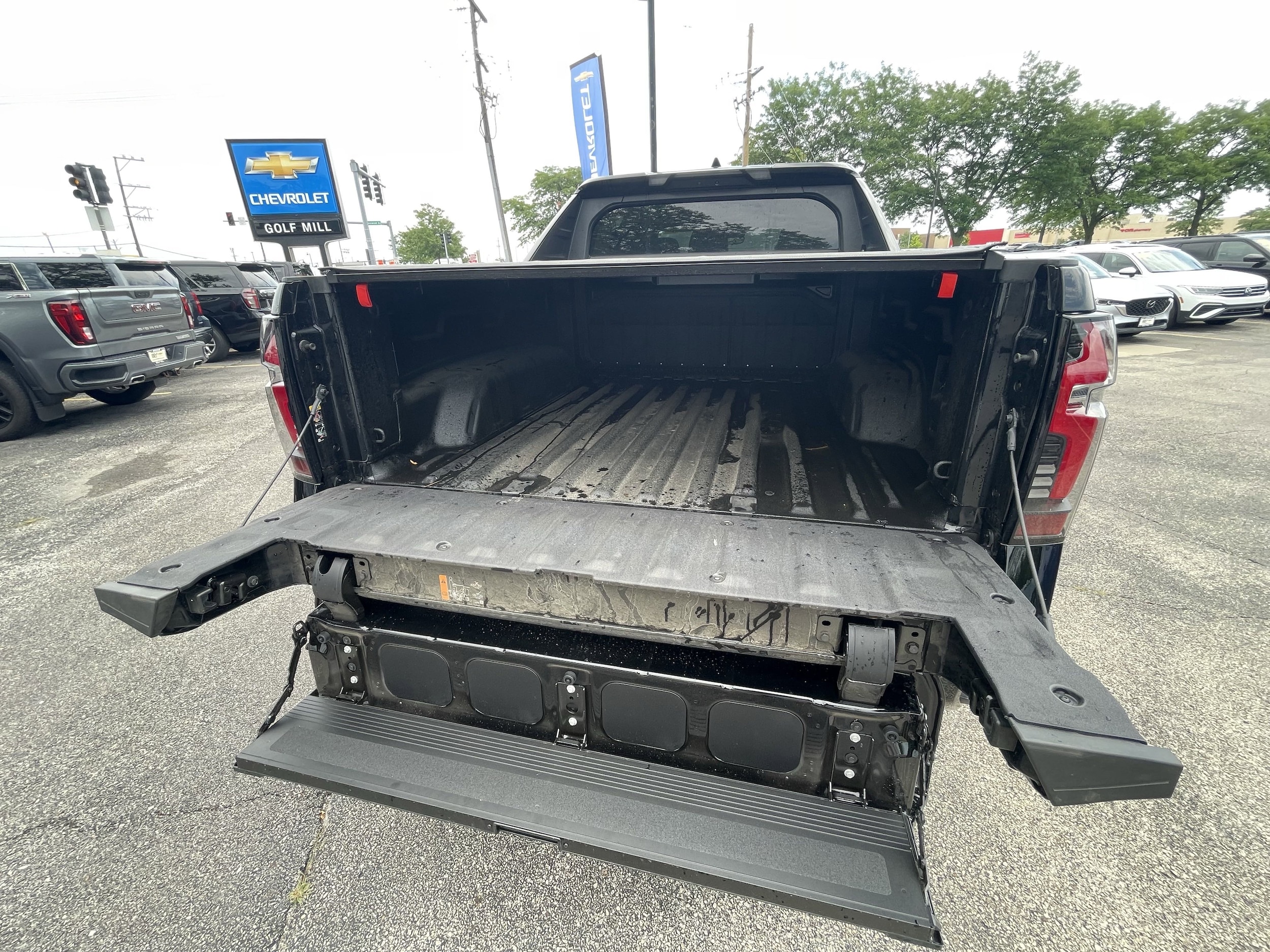 2025 Chevrolet Silverado EV RST - Photo 10