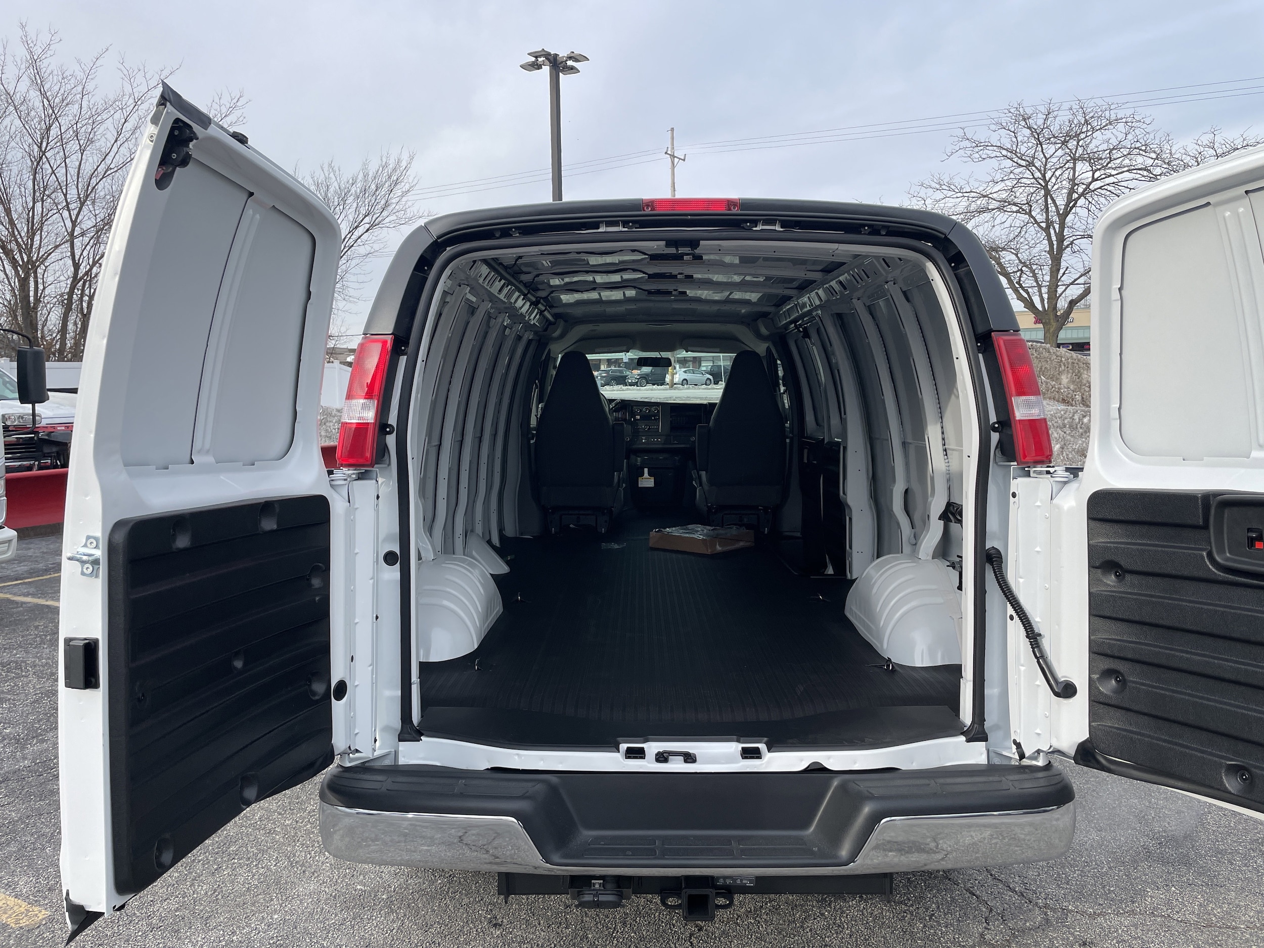 2025 Chevrolet Express Cargo Work Van - Photo 10