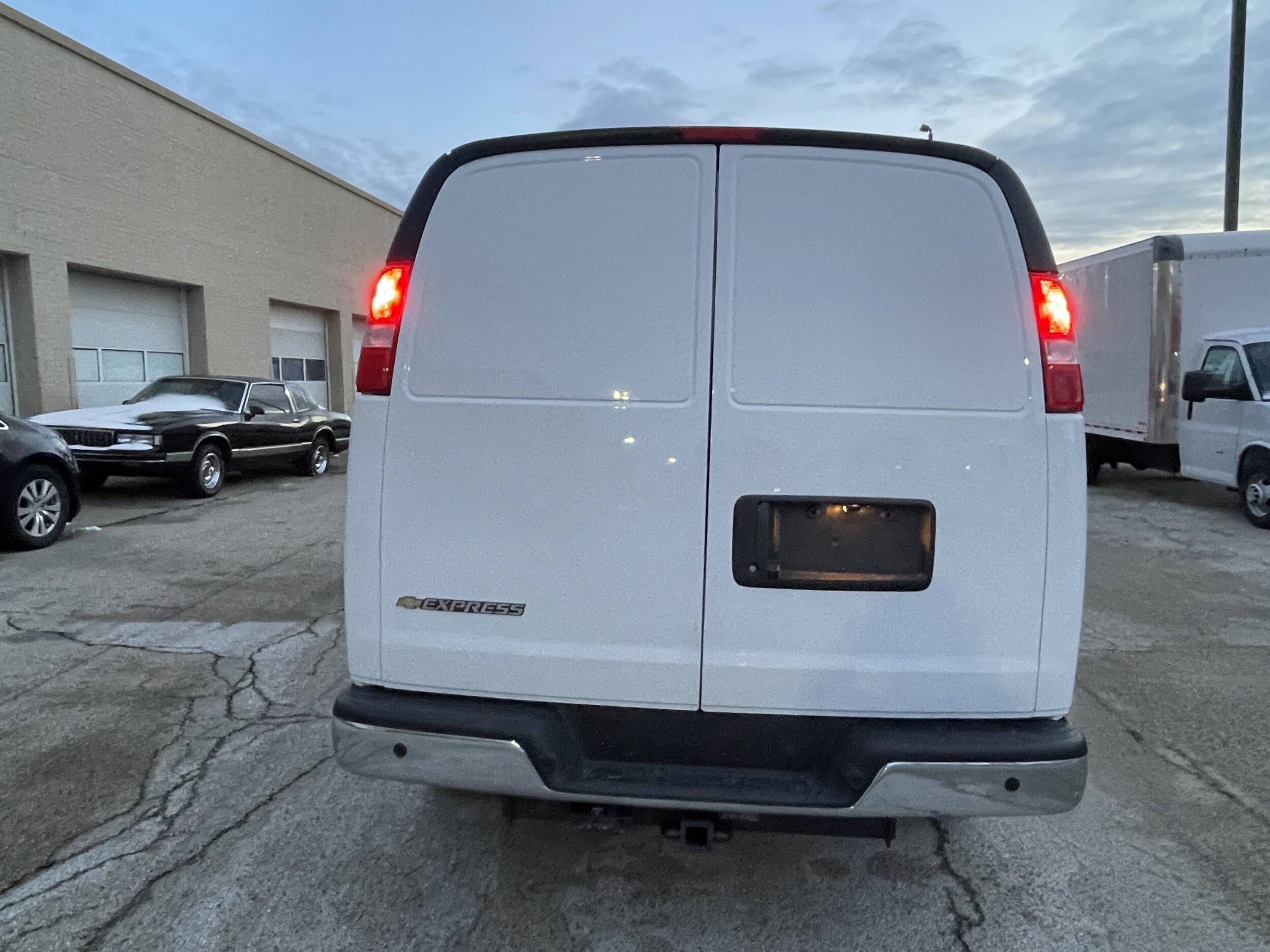 2025 Chevrolet Express Cargo Work Van - Photo 7