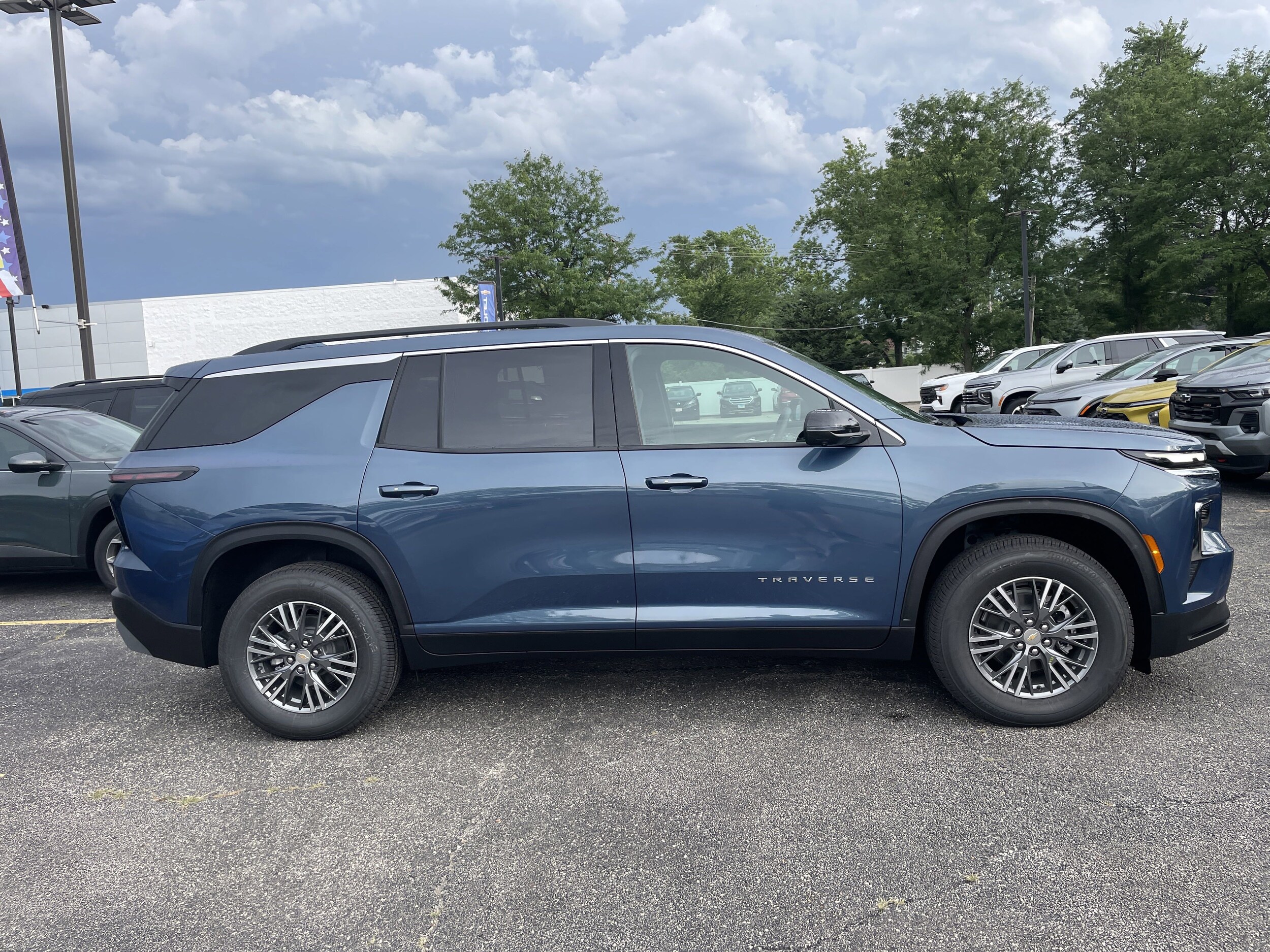2026 Chevrolet Traverse photo 4