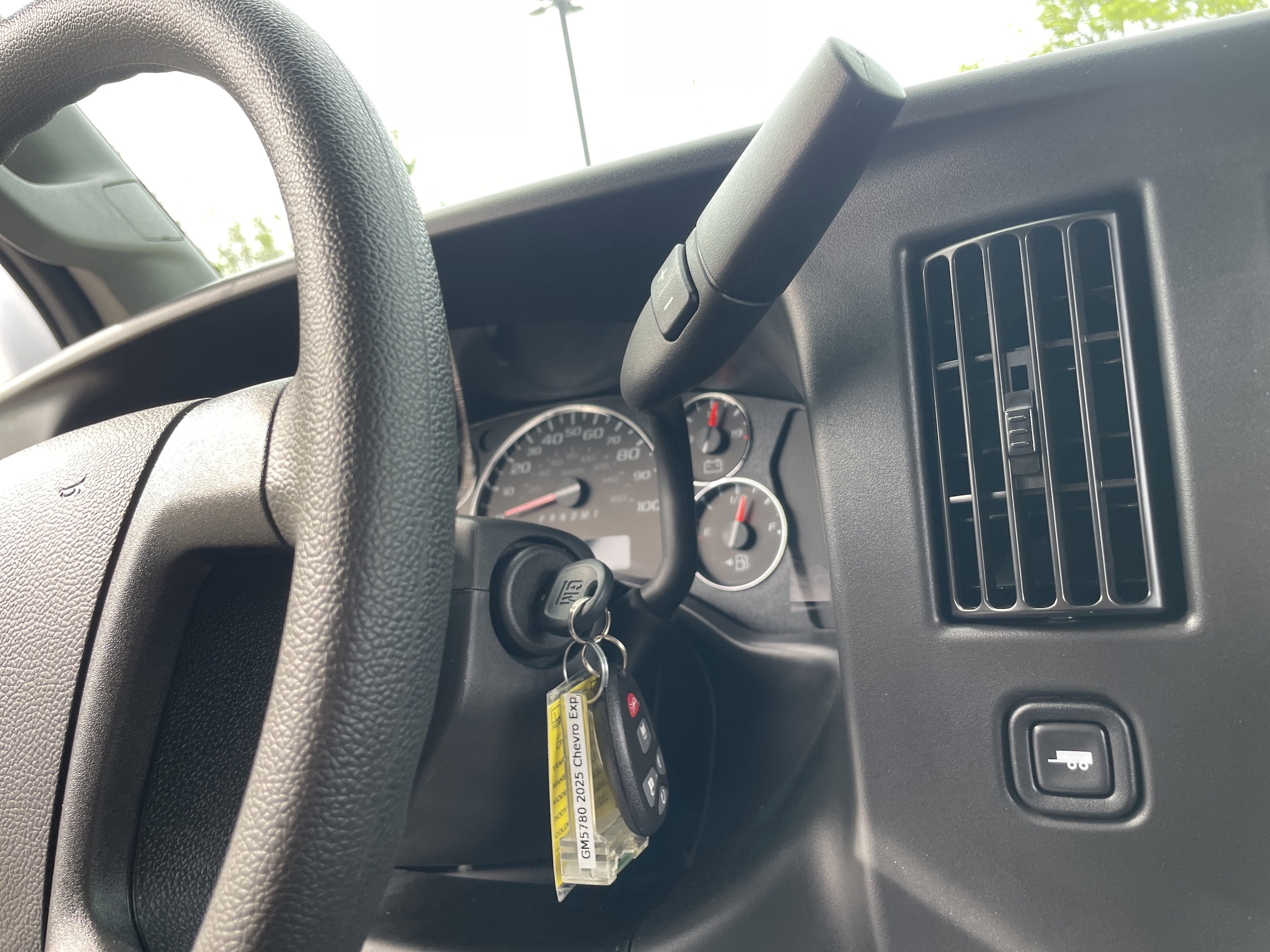 2025 Chevrolet Express Cargo Work Van - Photo 23