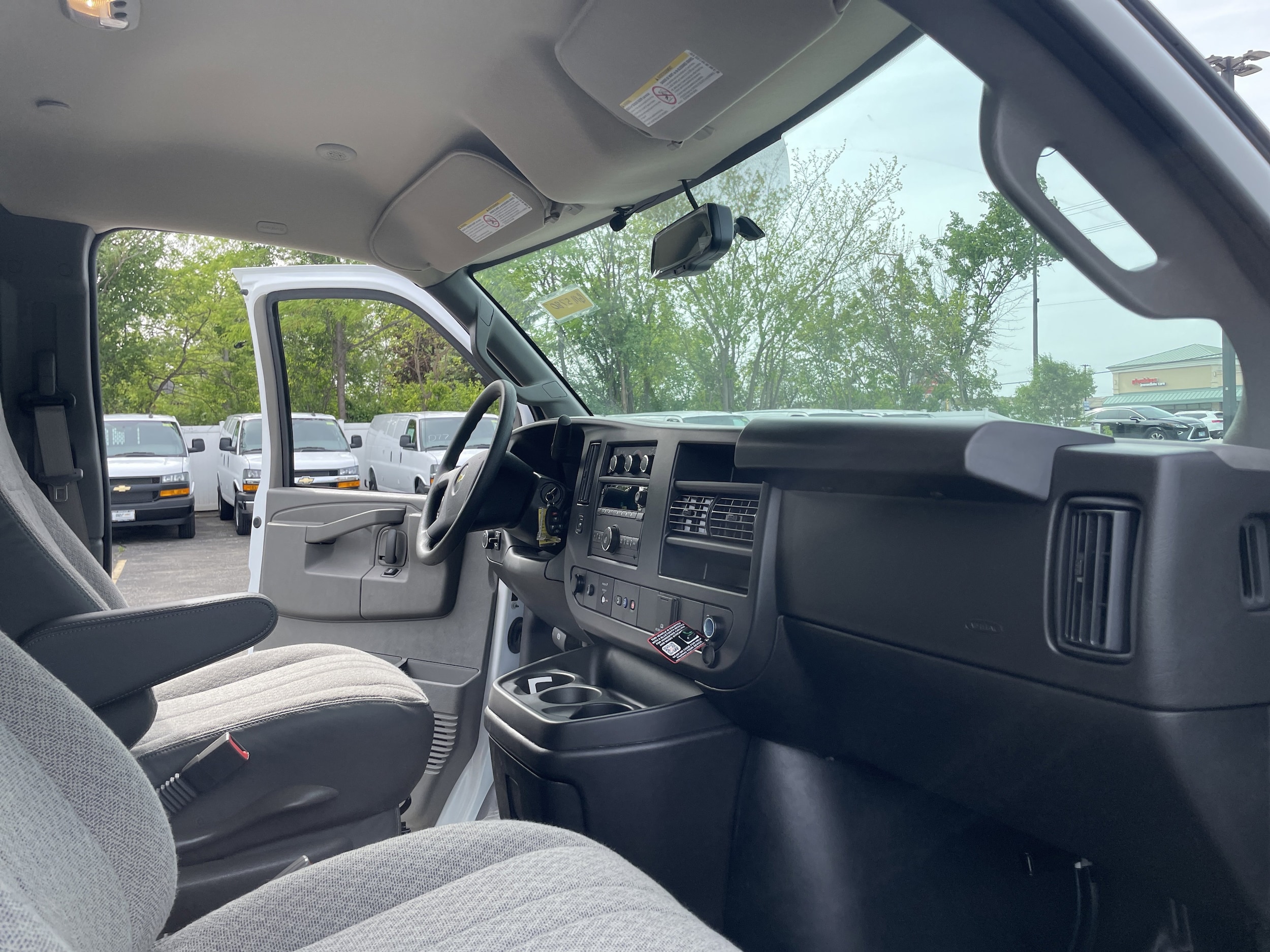 2025 Chevrolet Express Cargo Work Van - Photo 27