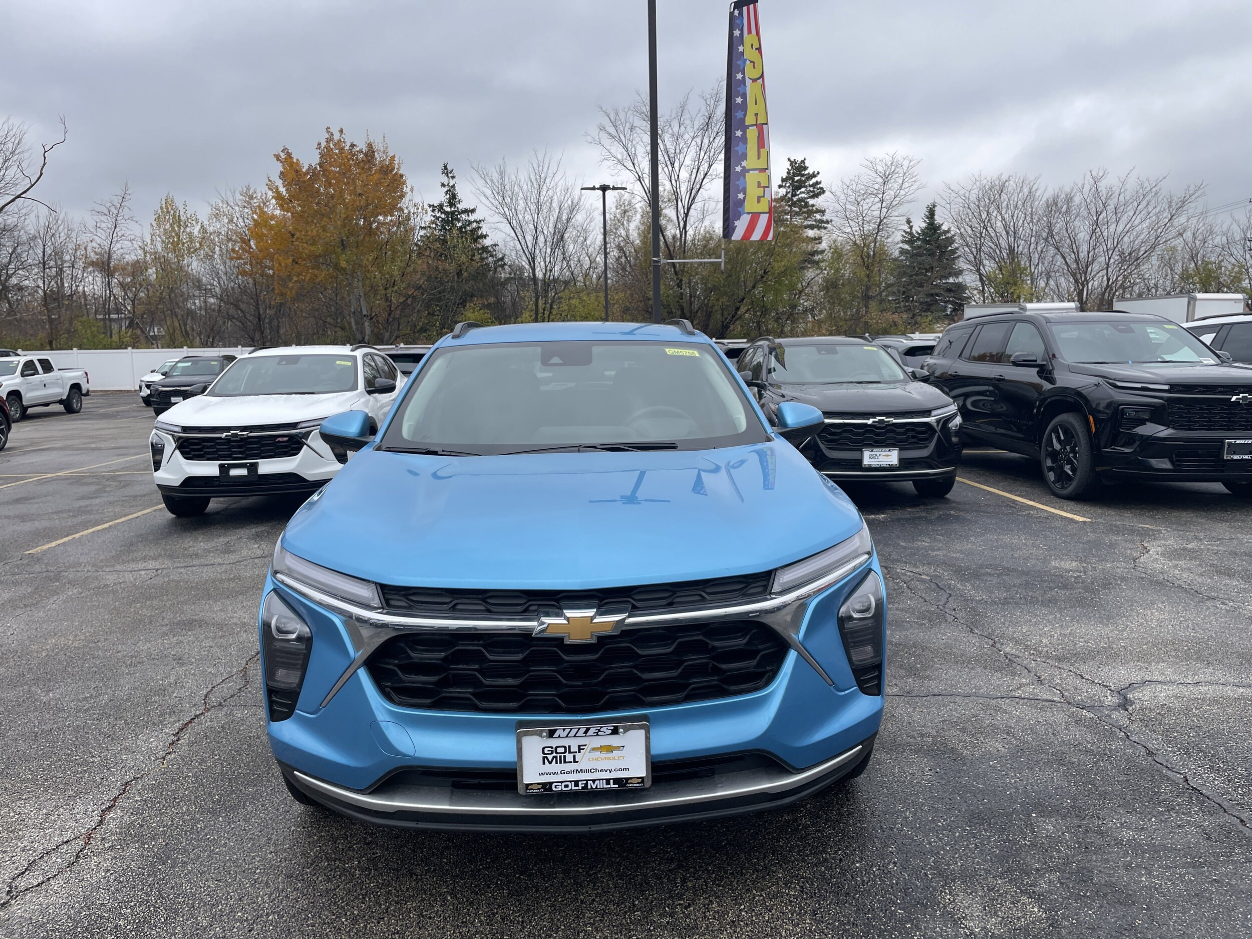 2025 Chevrolet Trax LT photo 2