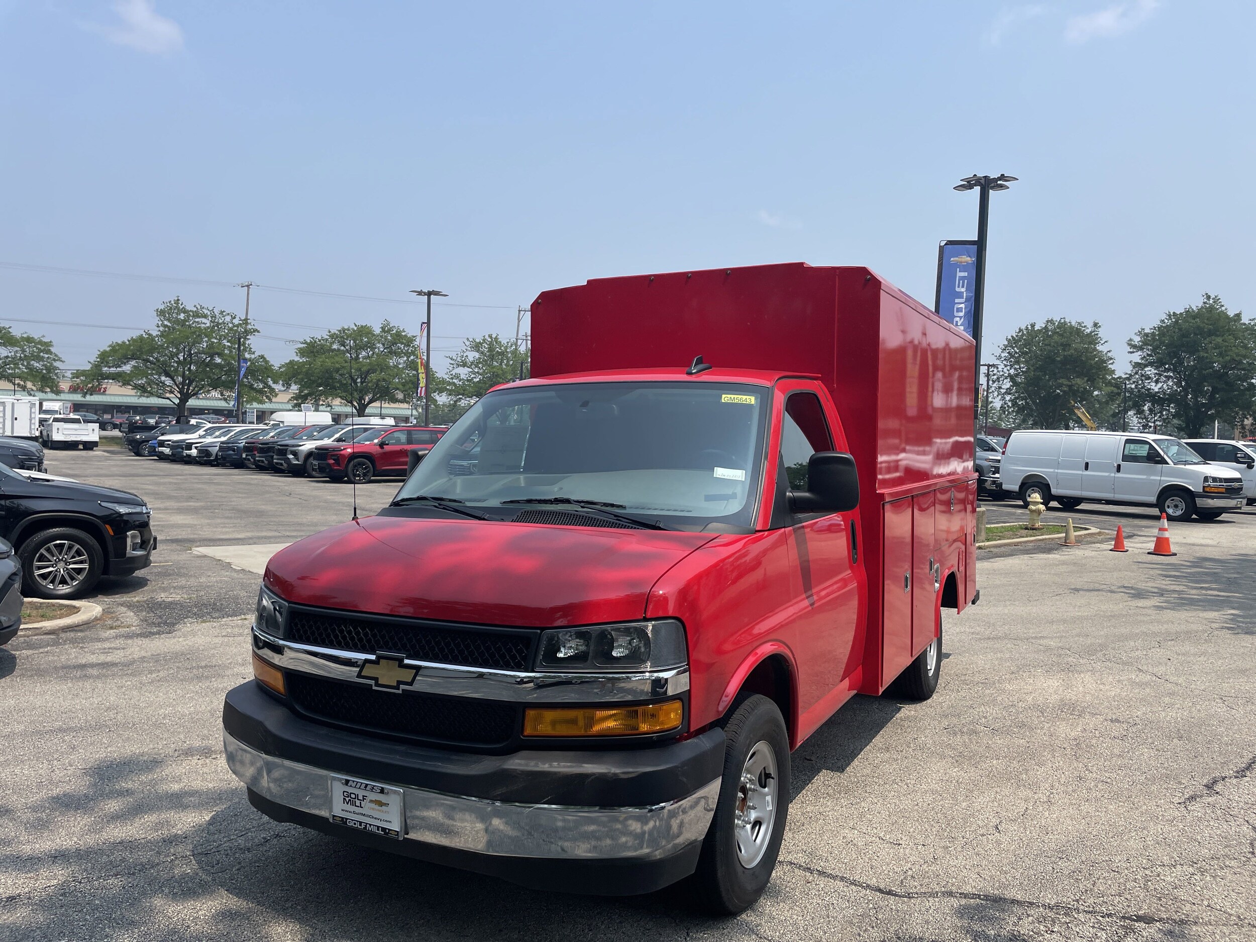2025 Chevrolet Express 3500 Cutaway Van photo 2