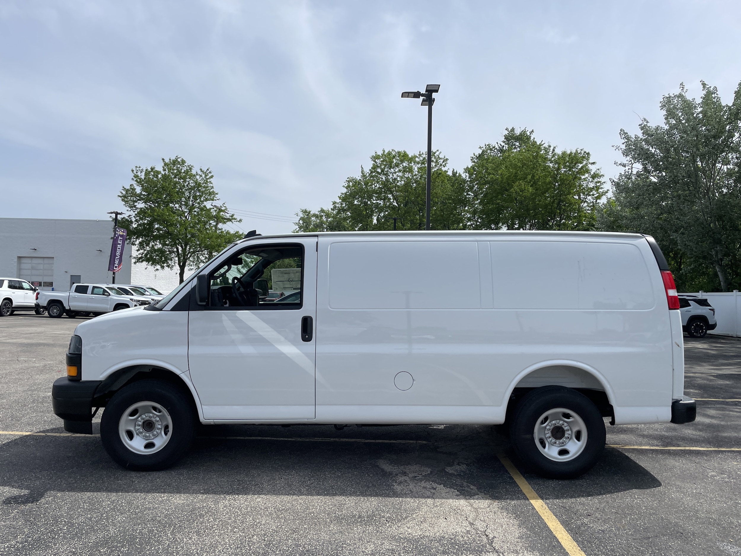 2025 Chevrolet Express Cargo Work Van - Photo 8