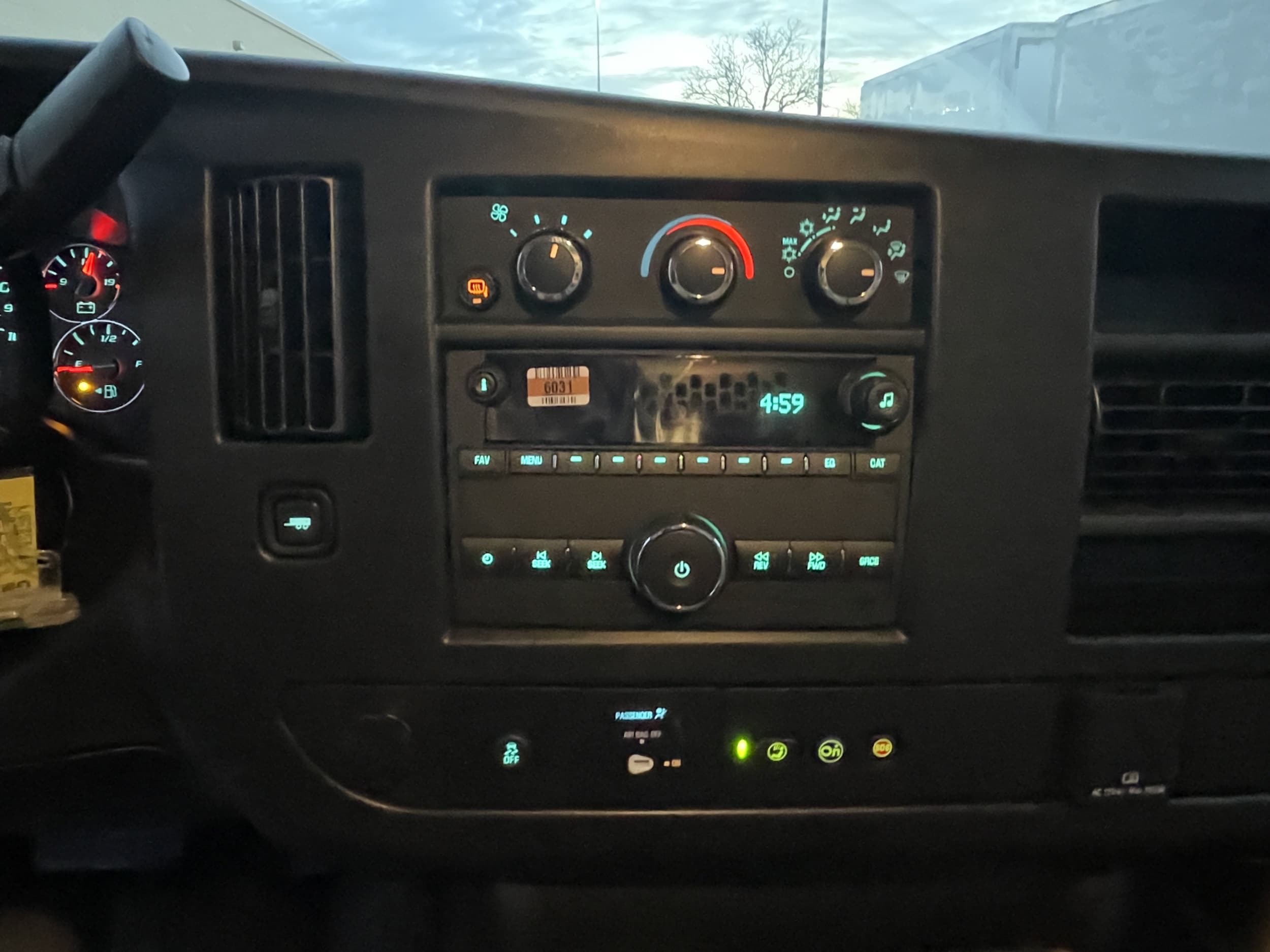 2025 Chevrolet Express Cargo Work Van - Photo 21