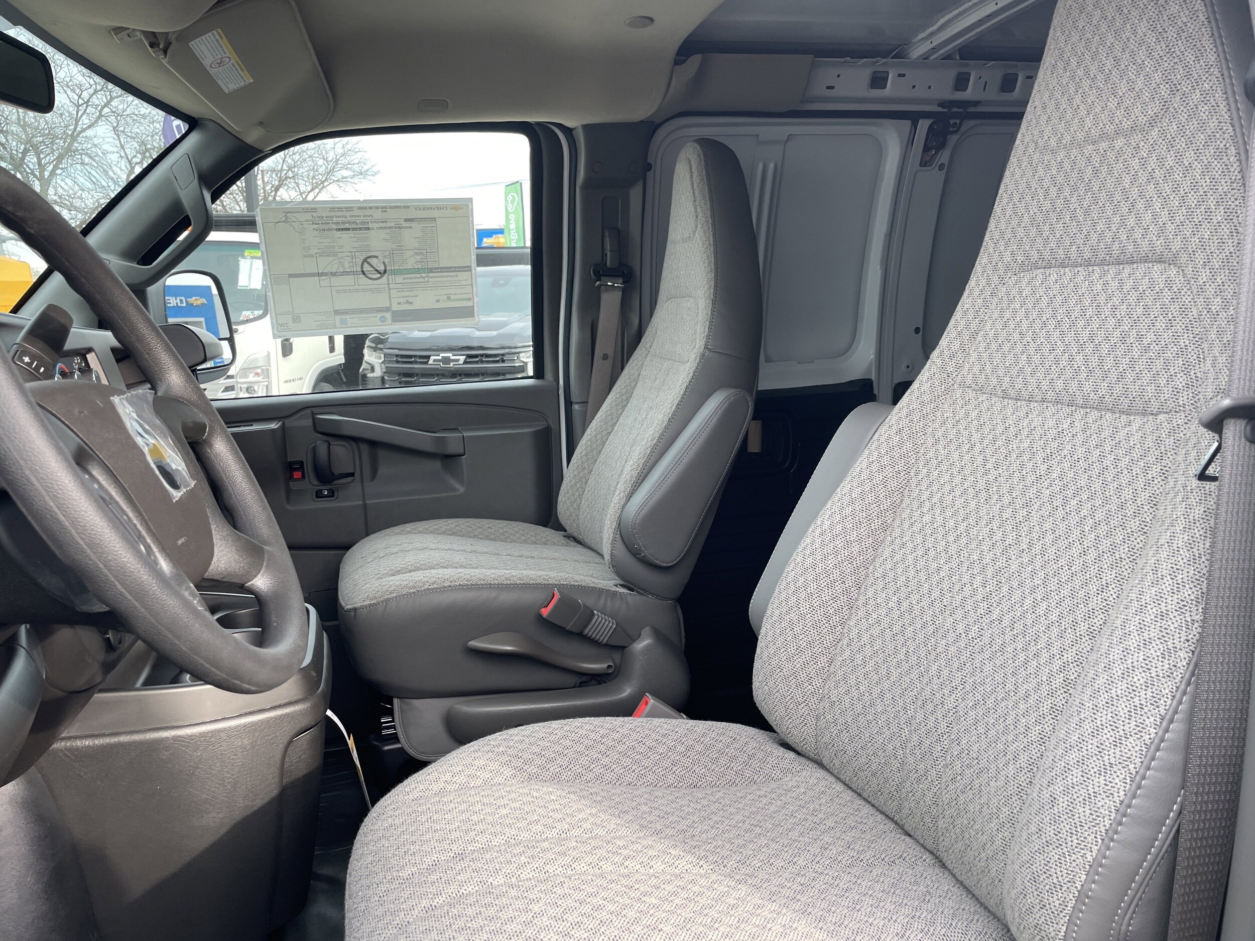 2025 Chevrolet Express Cargo Work Van - Photo 16