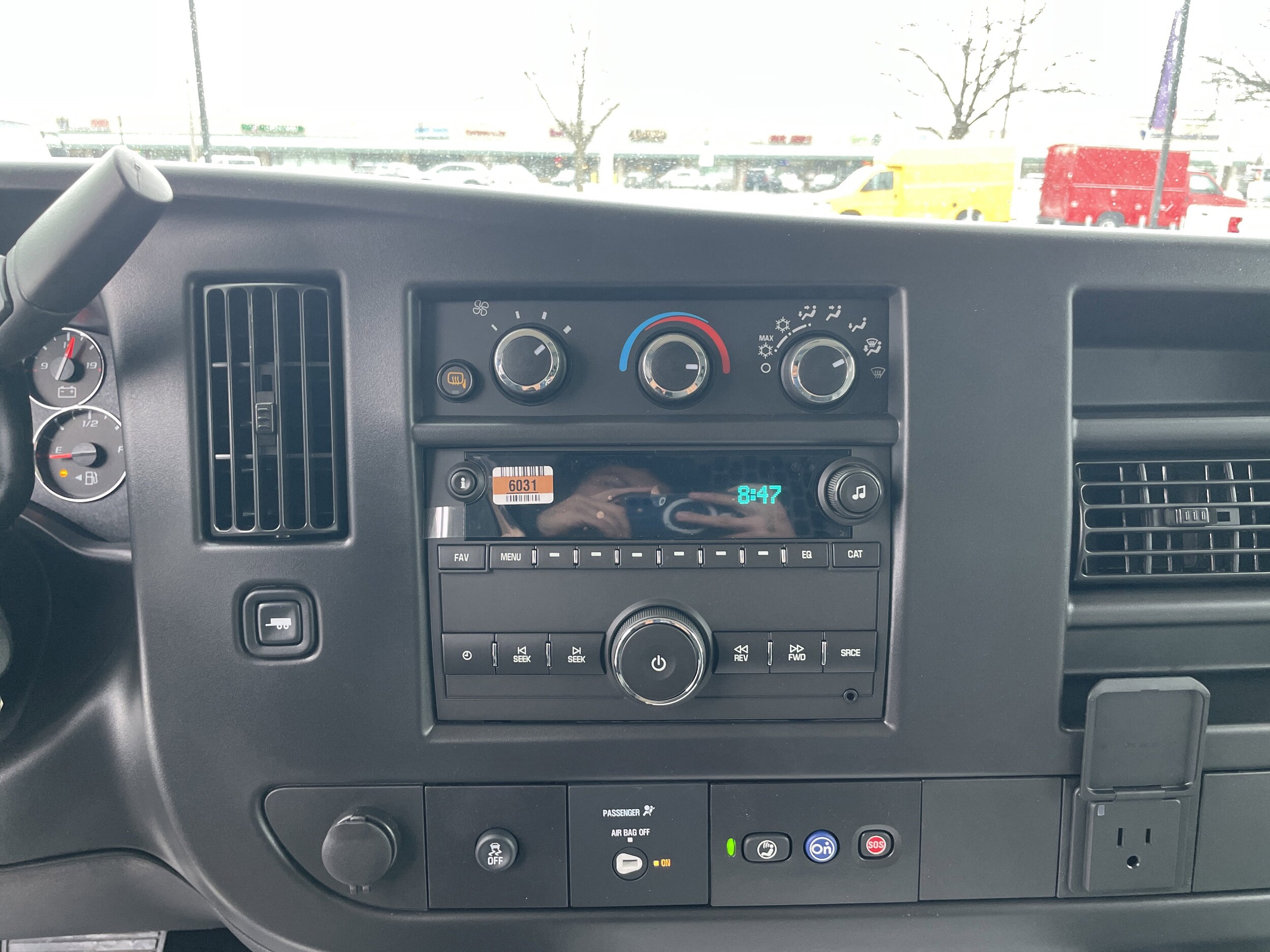 2025 Chevrolet Express Cargo Work Van - Photo 30
