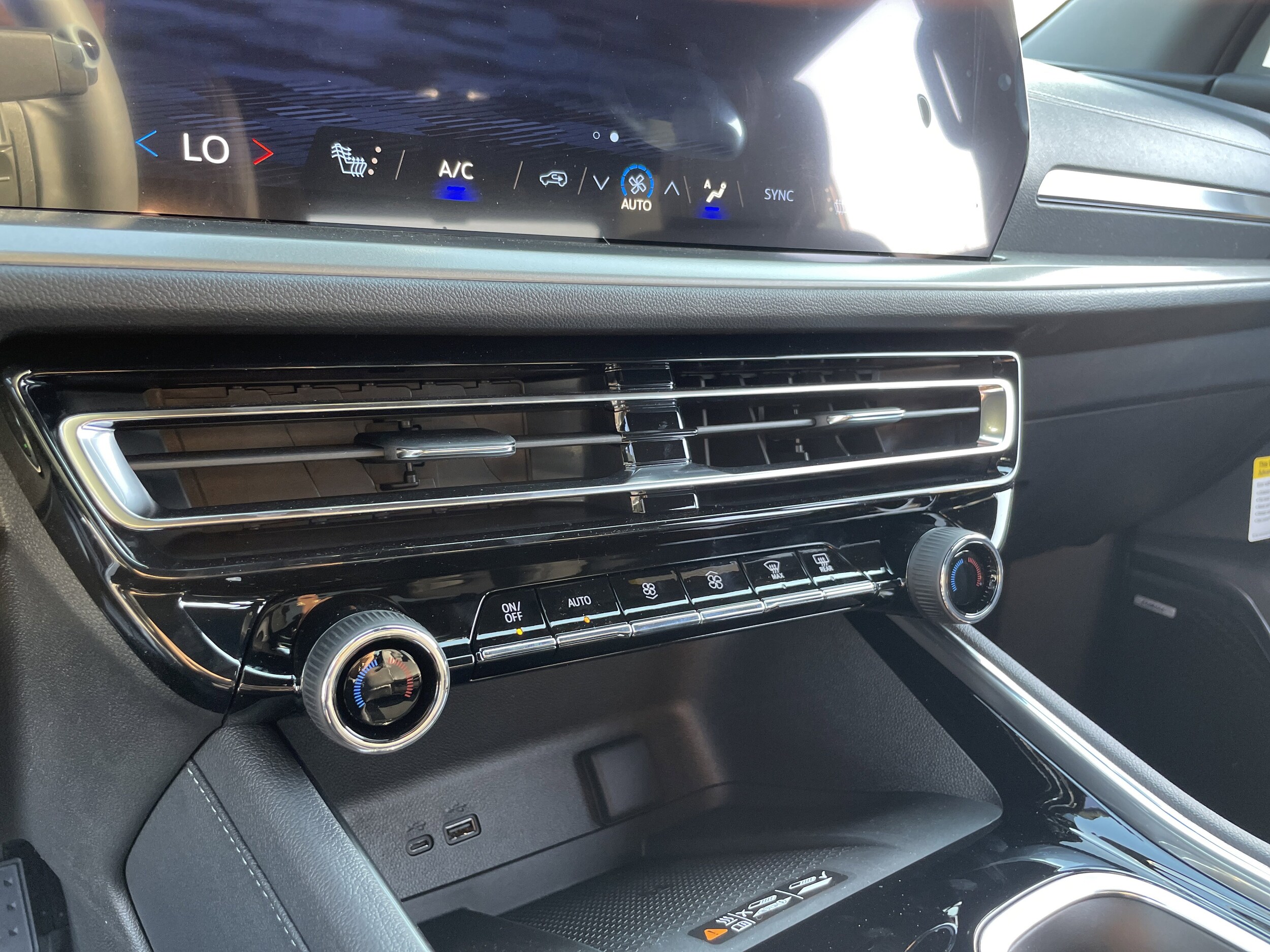 2026 Chevrolet Traverse LT - Photo 22