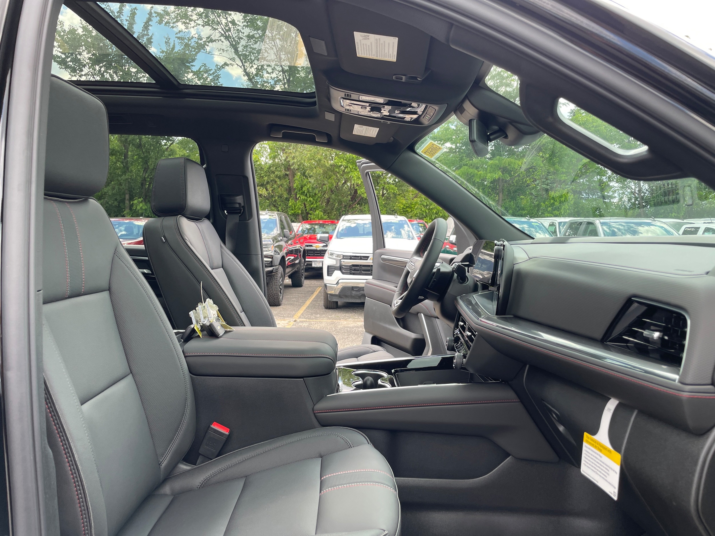 2026 Chevrolet Suburban RST - Photo 31