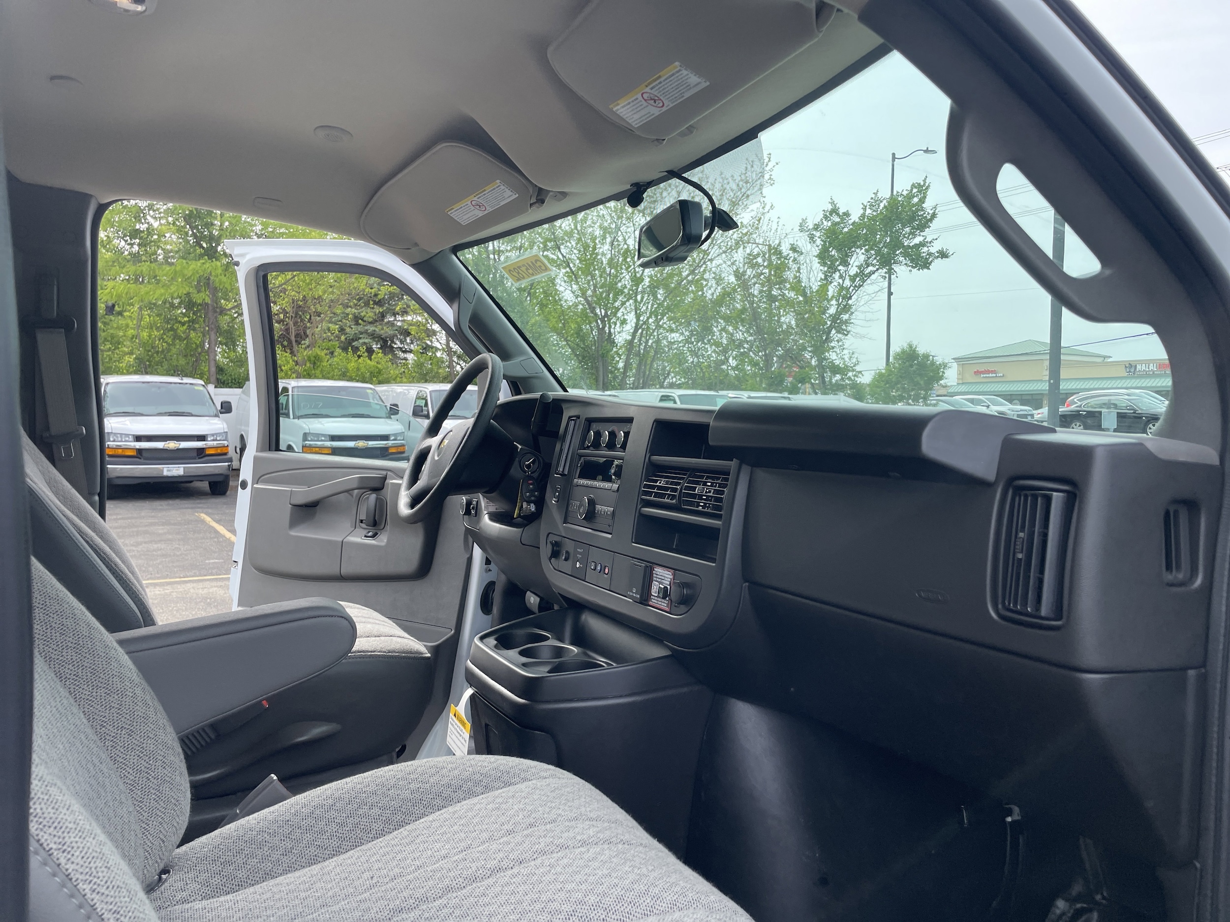 2025 Chevrolet Express Cargo Work Van - Photo 27