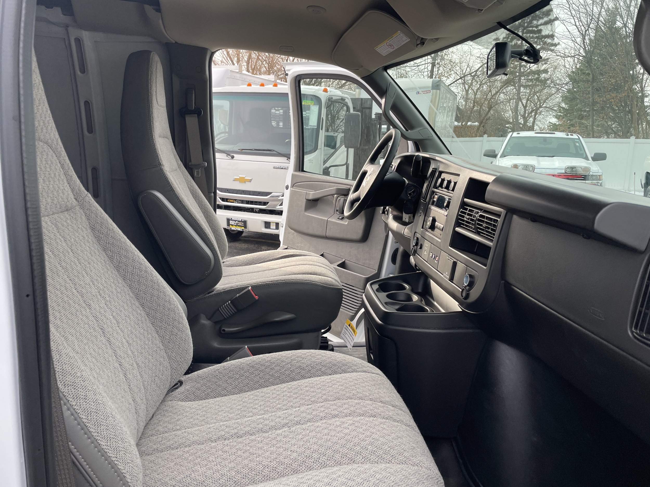 2025 Chevrolet Express Cargo Work Van - Photo 28