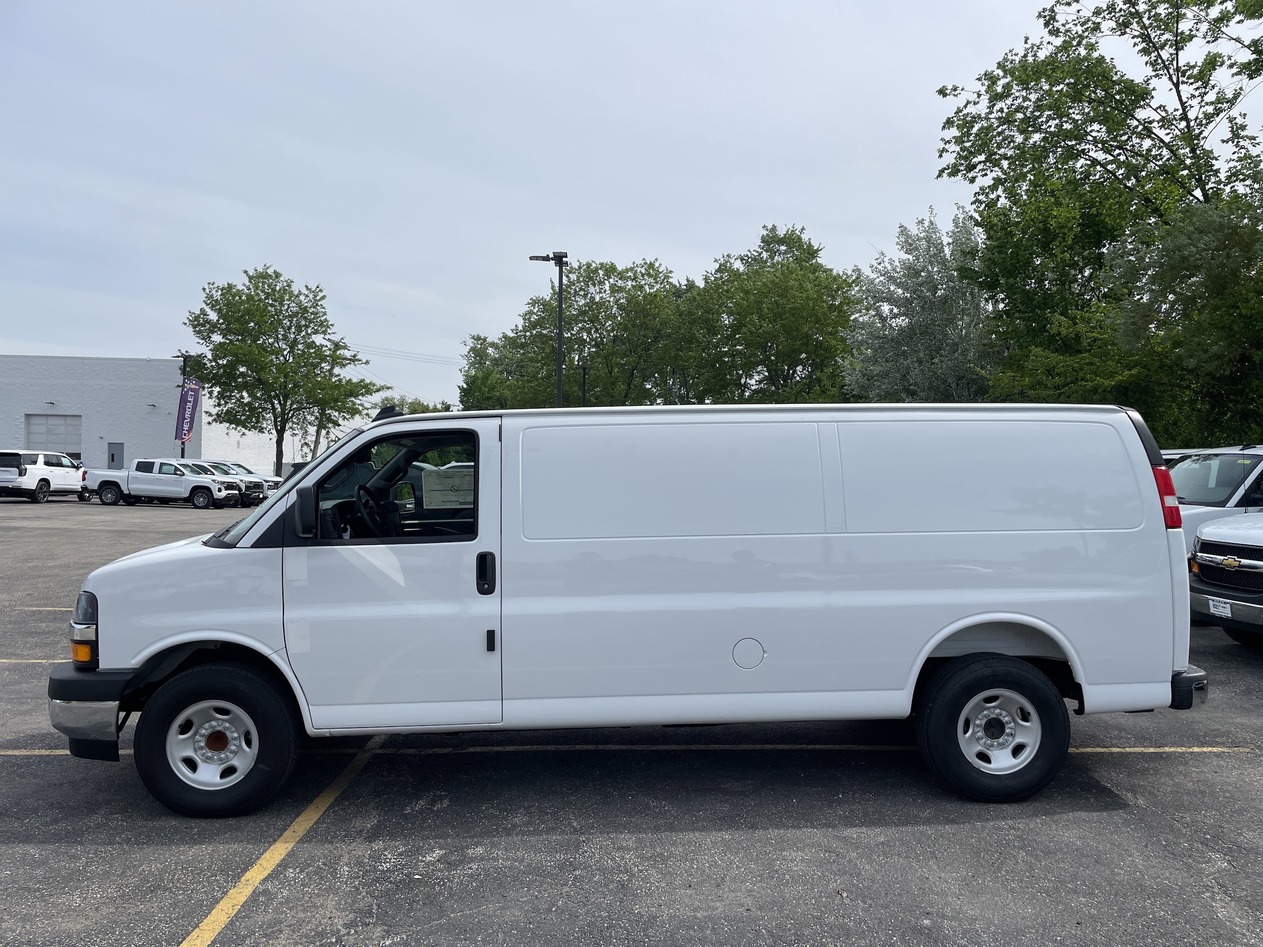 2025 Chevrolet Express Cargo Work Van - Photo 8