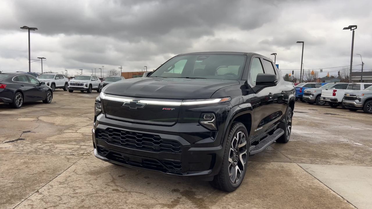 2025 Chevrolet Silverado EV RST photo 4