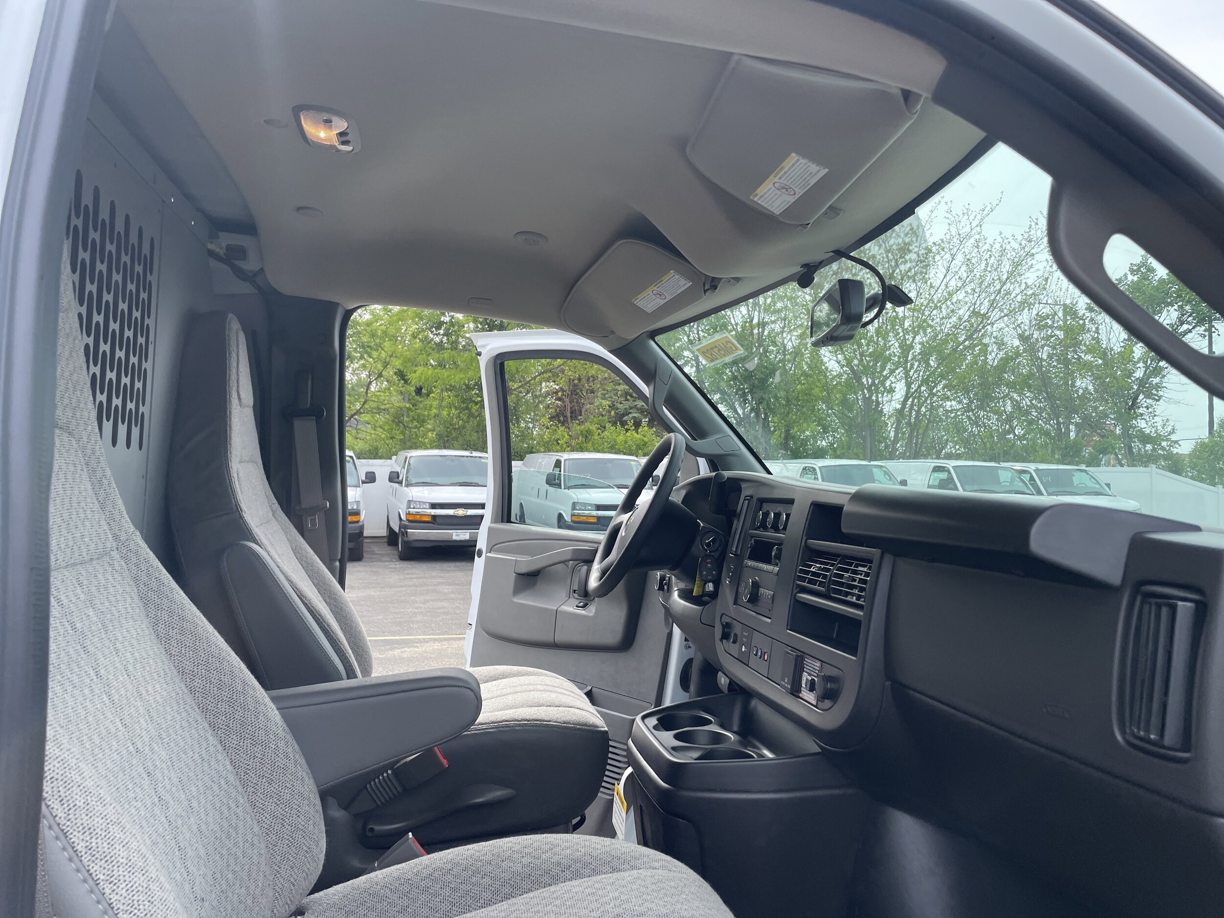 2025 Chevrolet Express Cargo Work Van - Photo 28