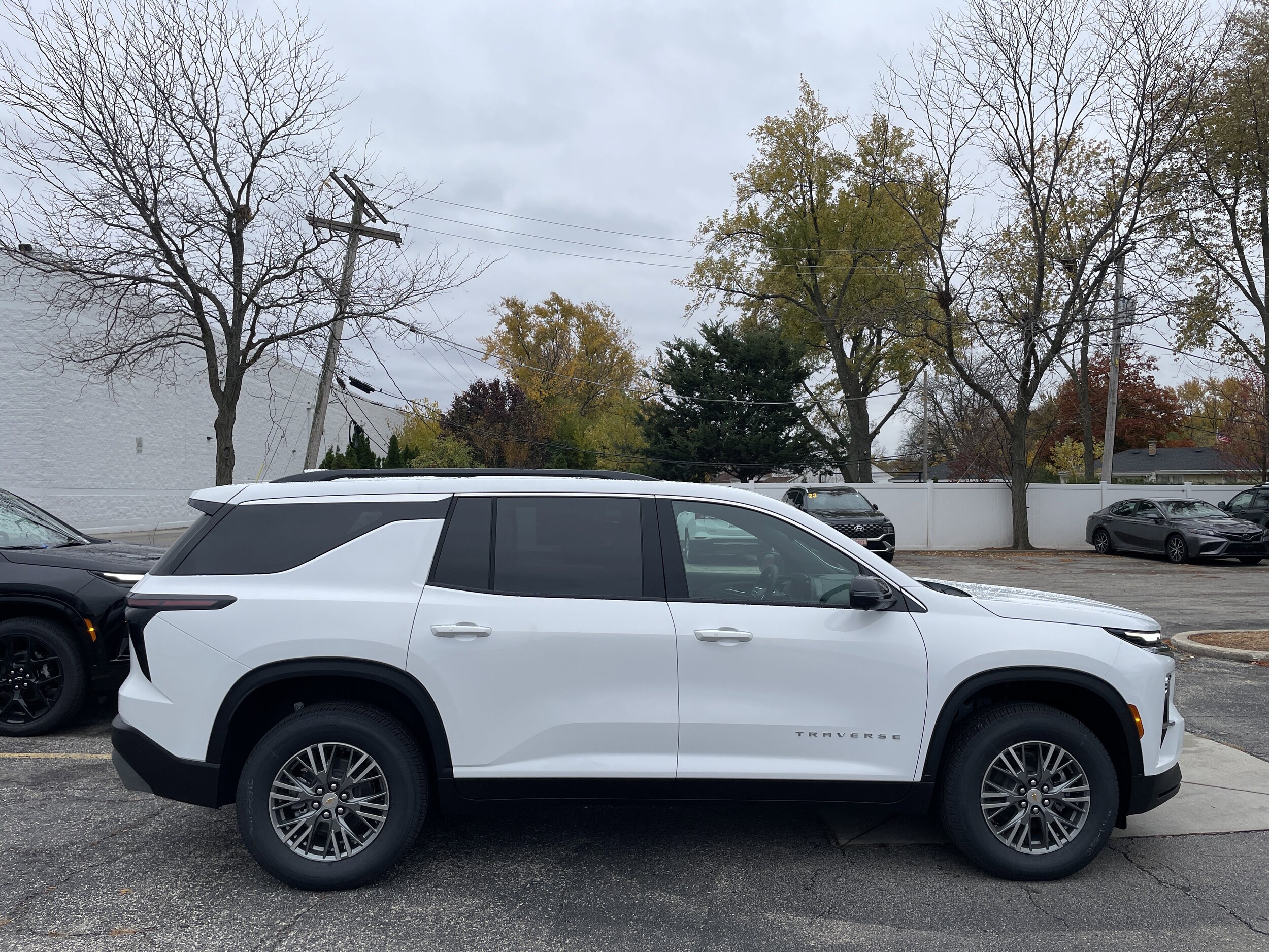 2026 Chevrolet Traverse photo 2