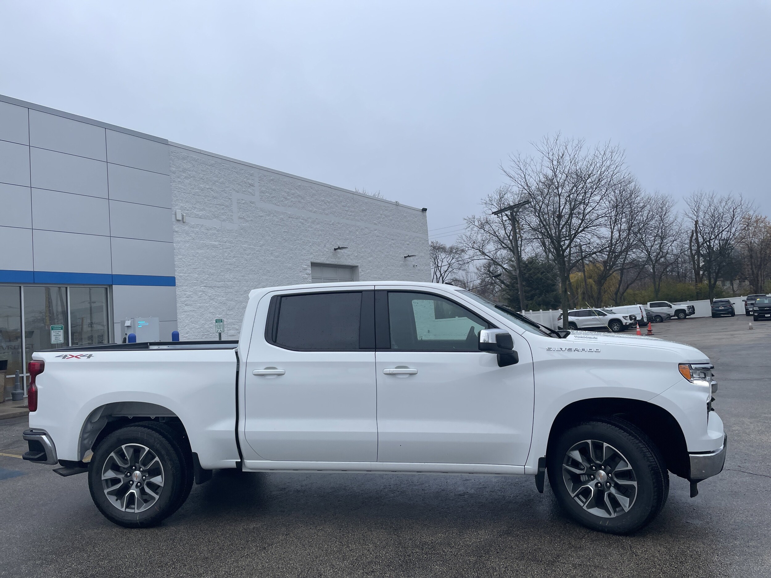 2026 Chevrolet Silverado 1500 LT photo 4