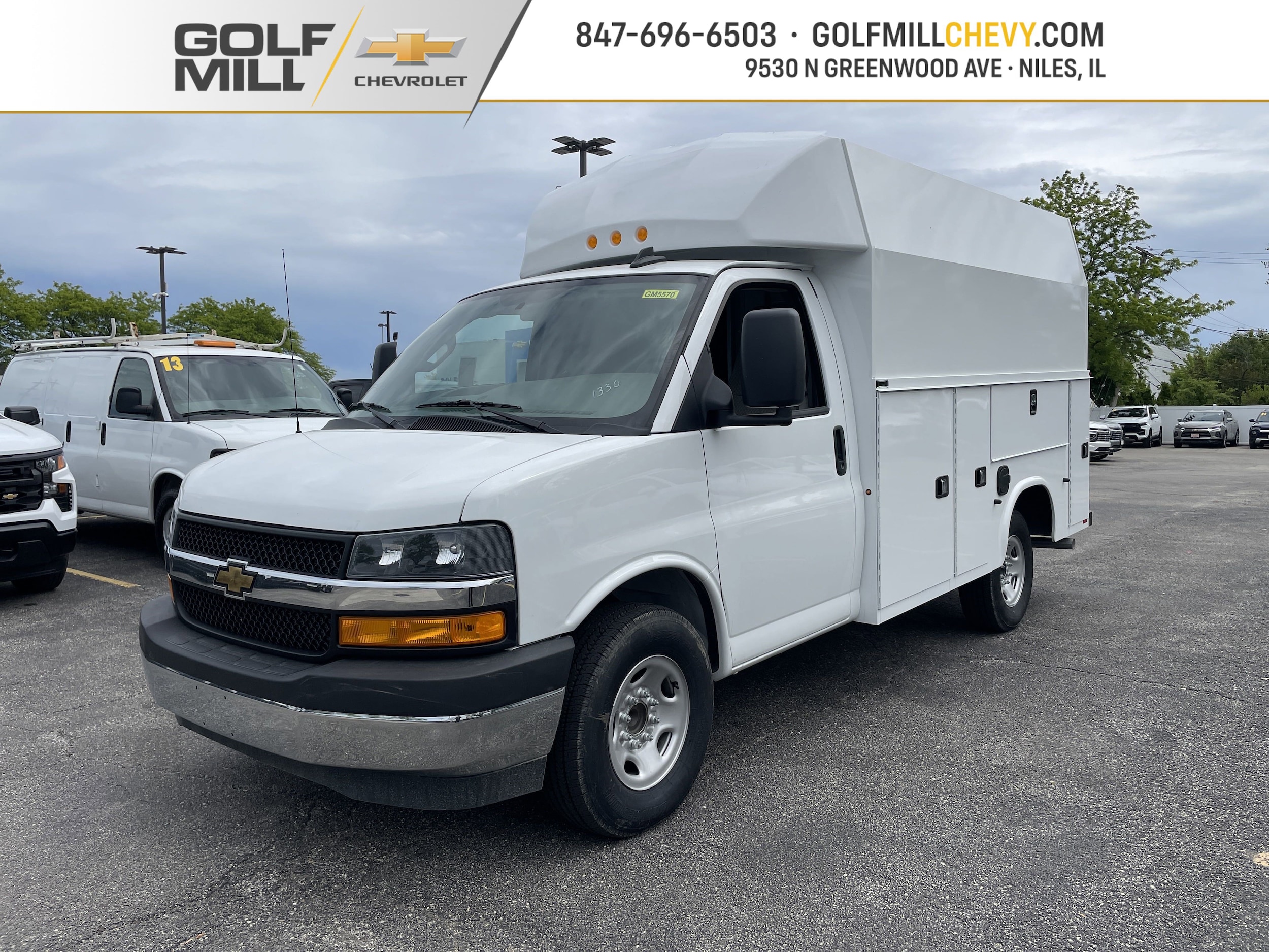 2025 Chevrolet Express Cutaway Base's photo