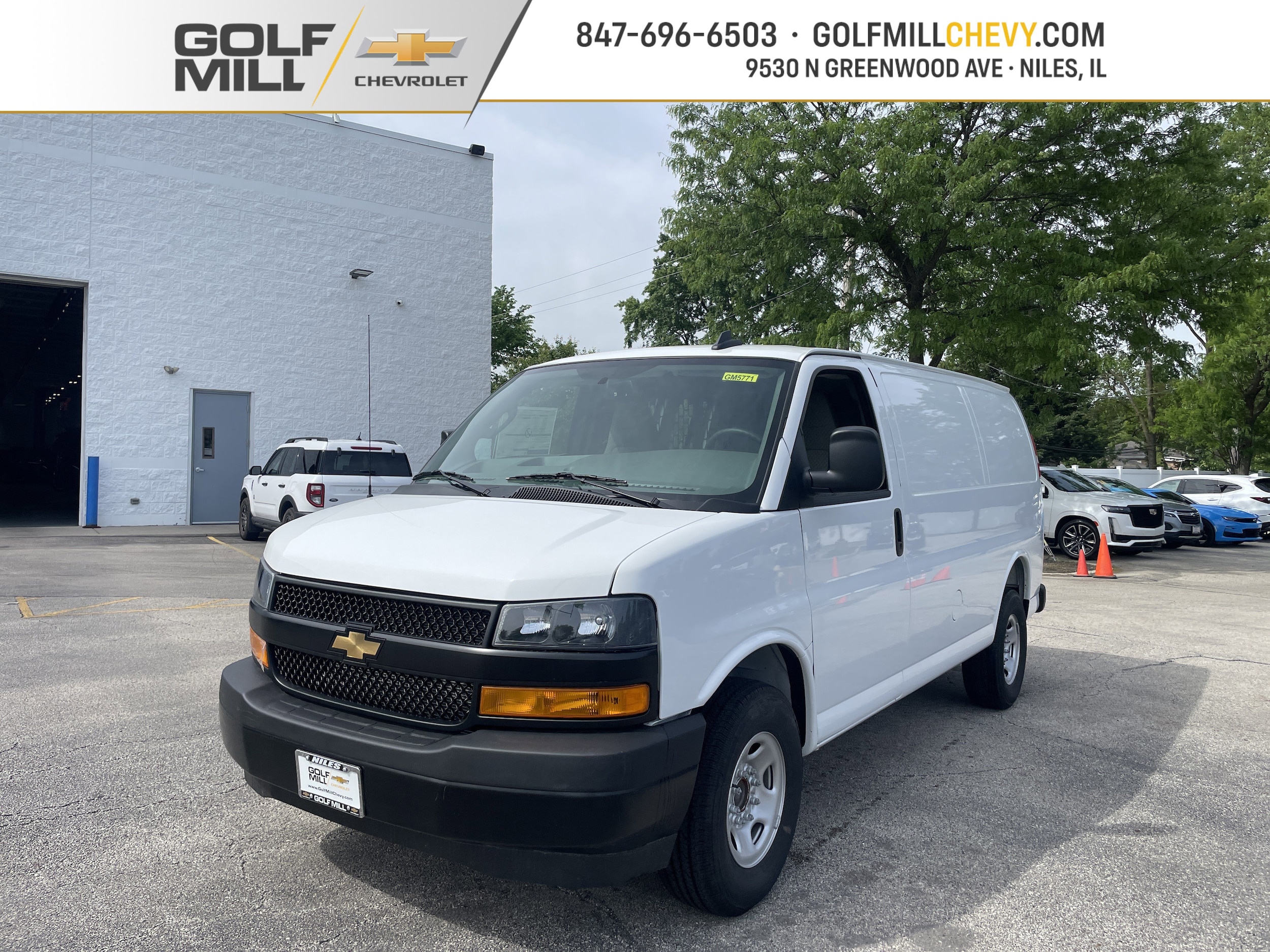 2025 Chevrolet Express 3500 Work Van HD's photo