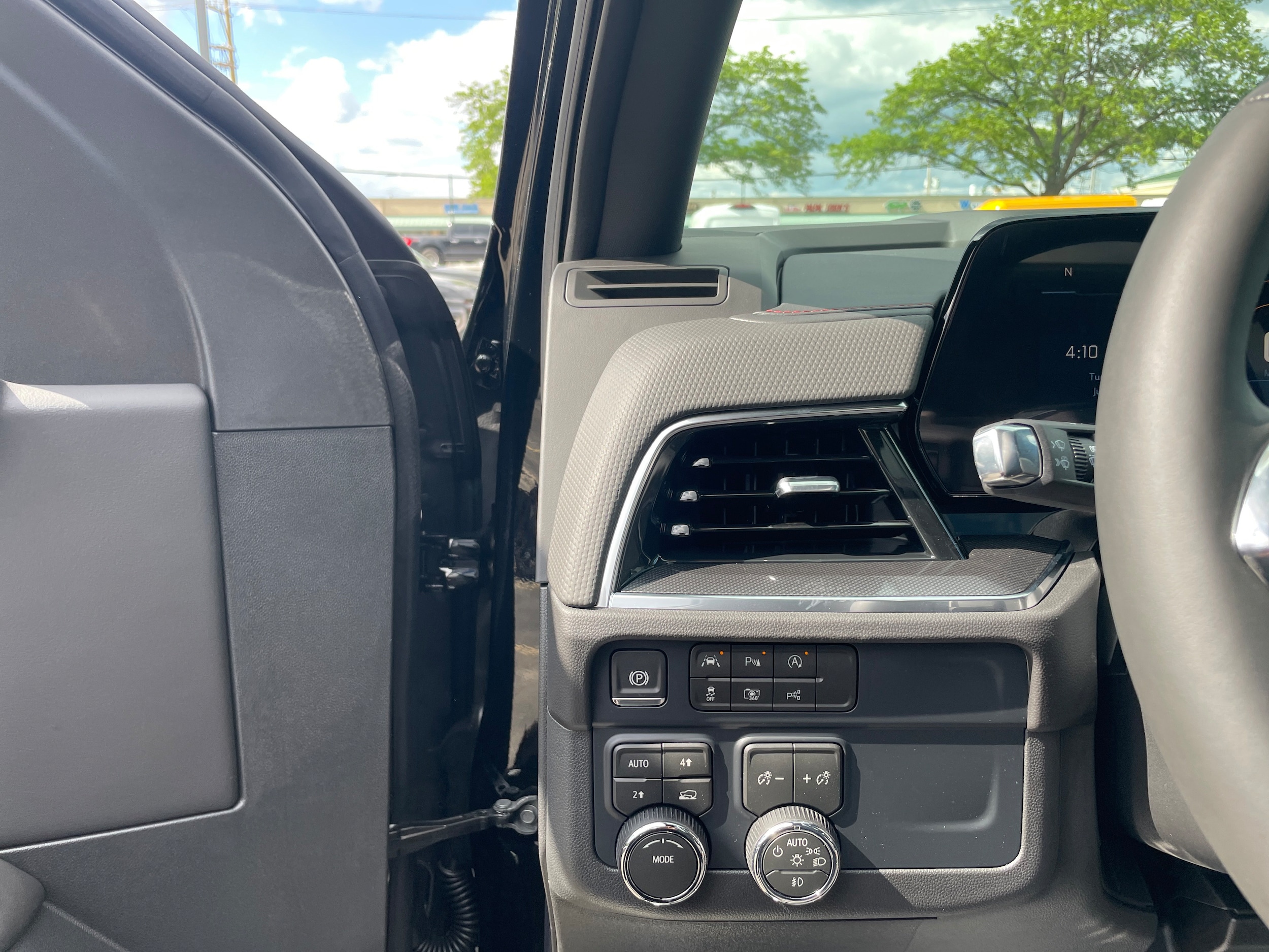 2026 Chevrolet Suburban RST - Photo 15