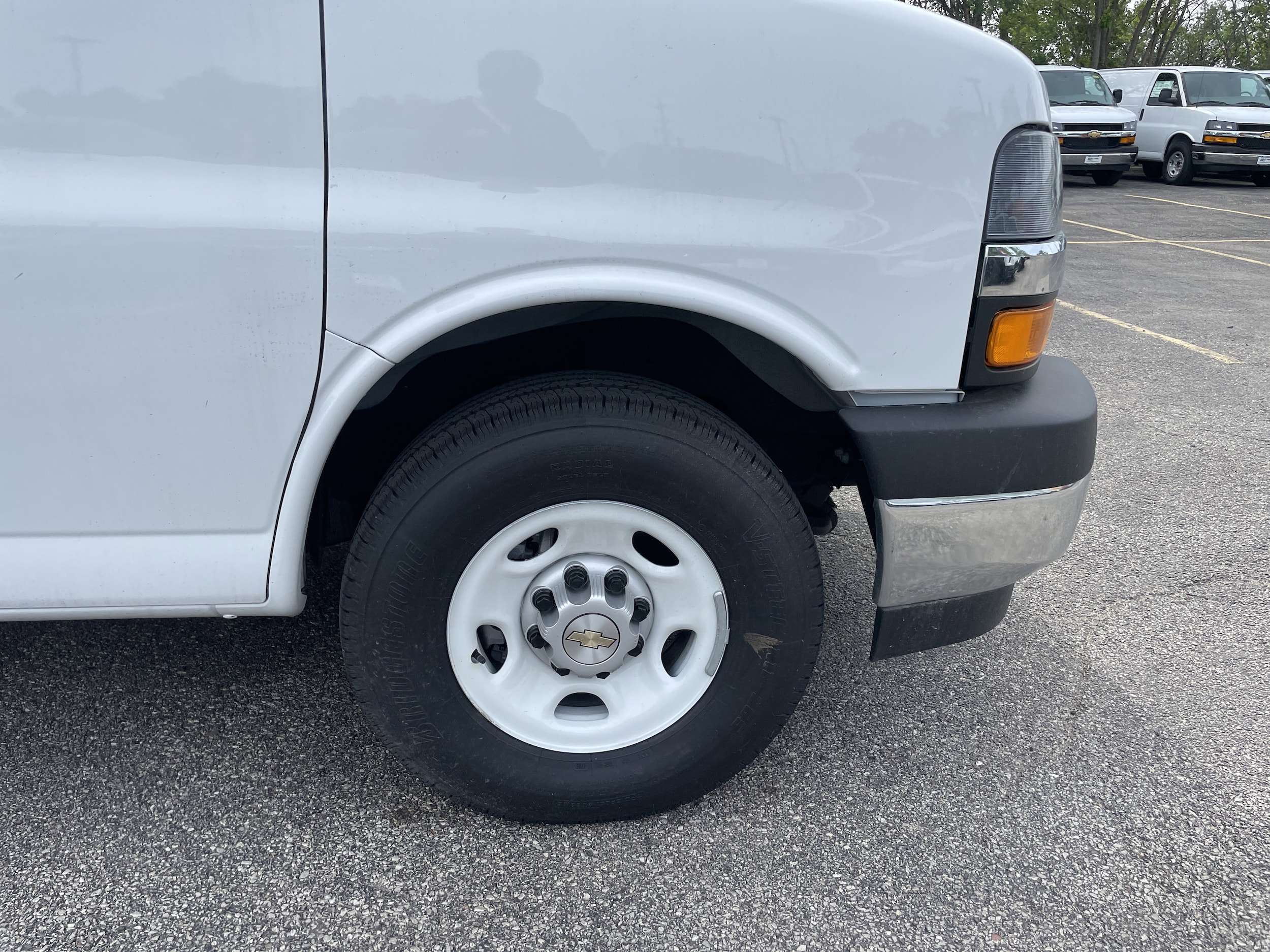 2025 Chevrolet Express Cargo Work Van - Photo 29