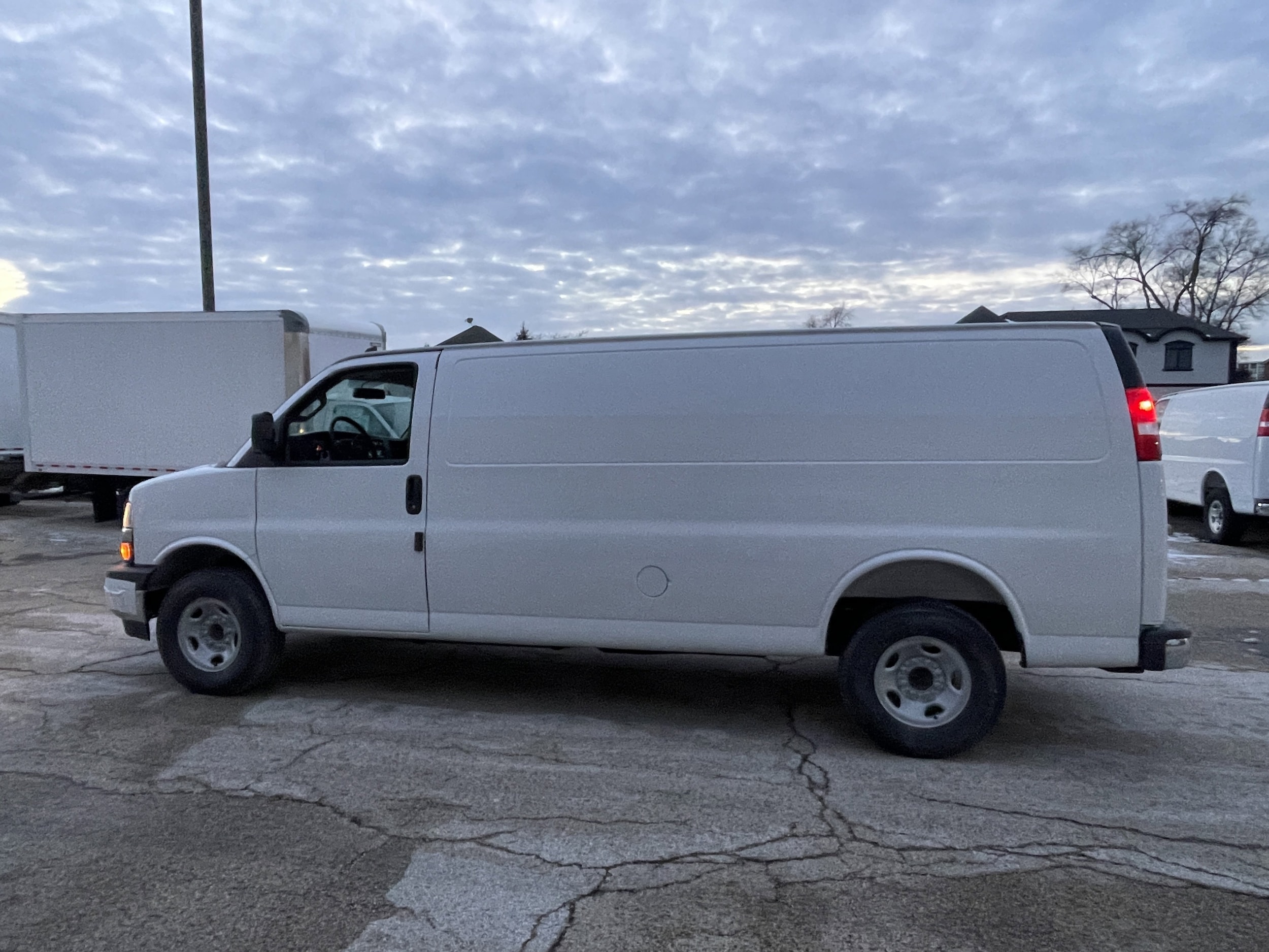 2025 Chevrolet Express Cargo Work Van - Photo 11